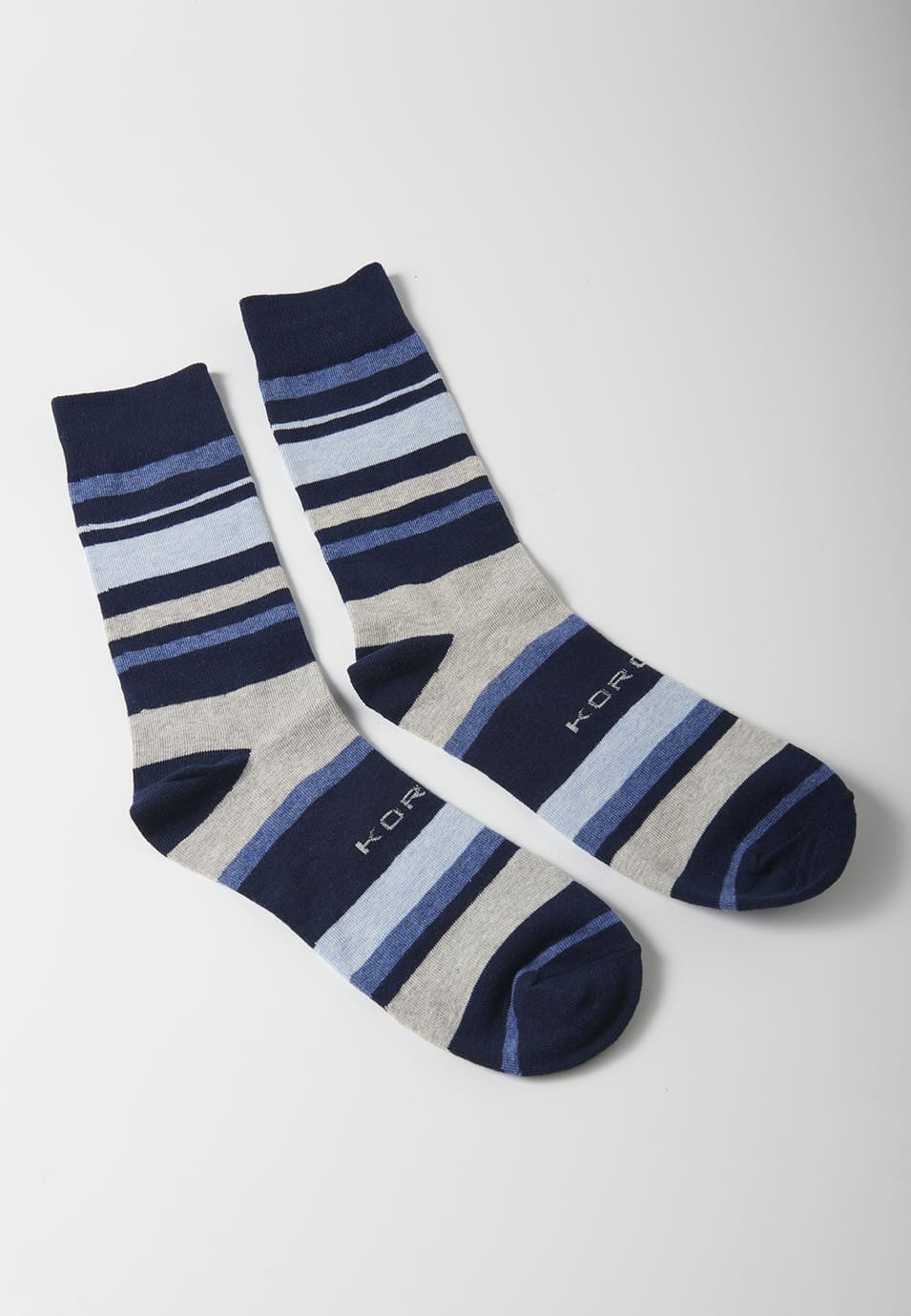 Pack of 7 socks in different colors over the ankle for Men