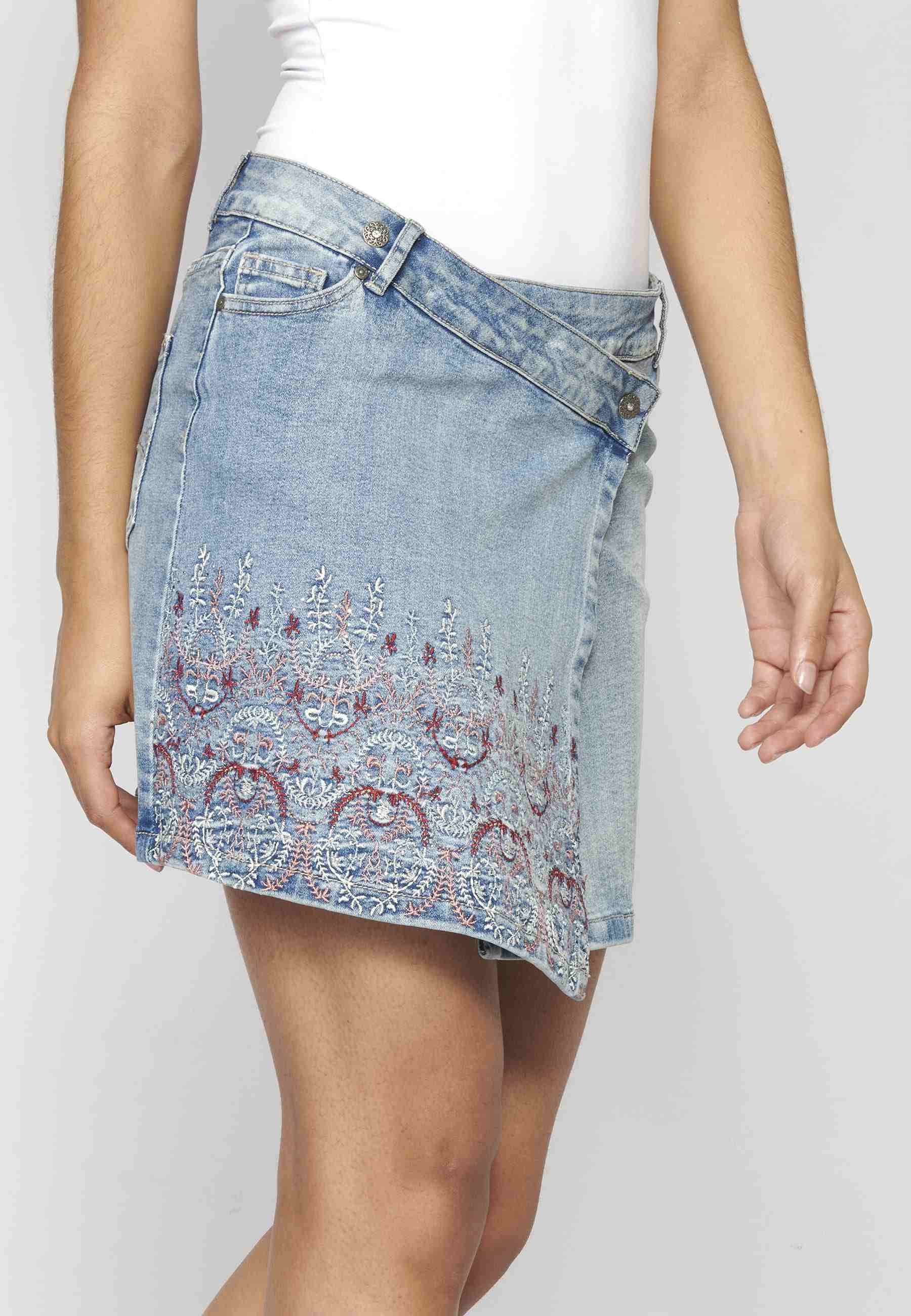 Blue short skirt with side closure and floral detail for Woman