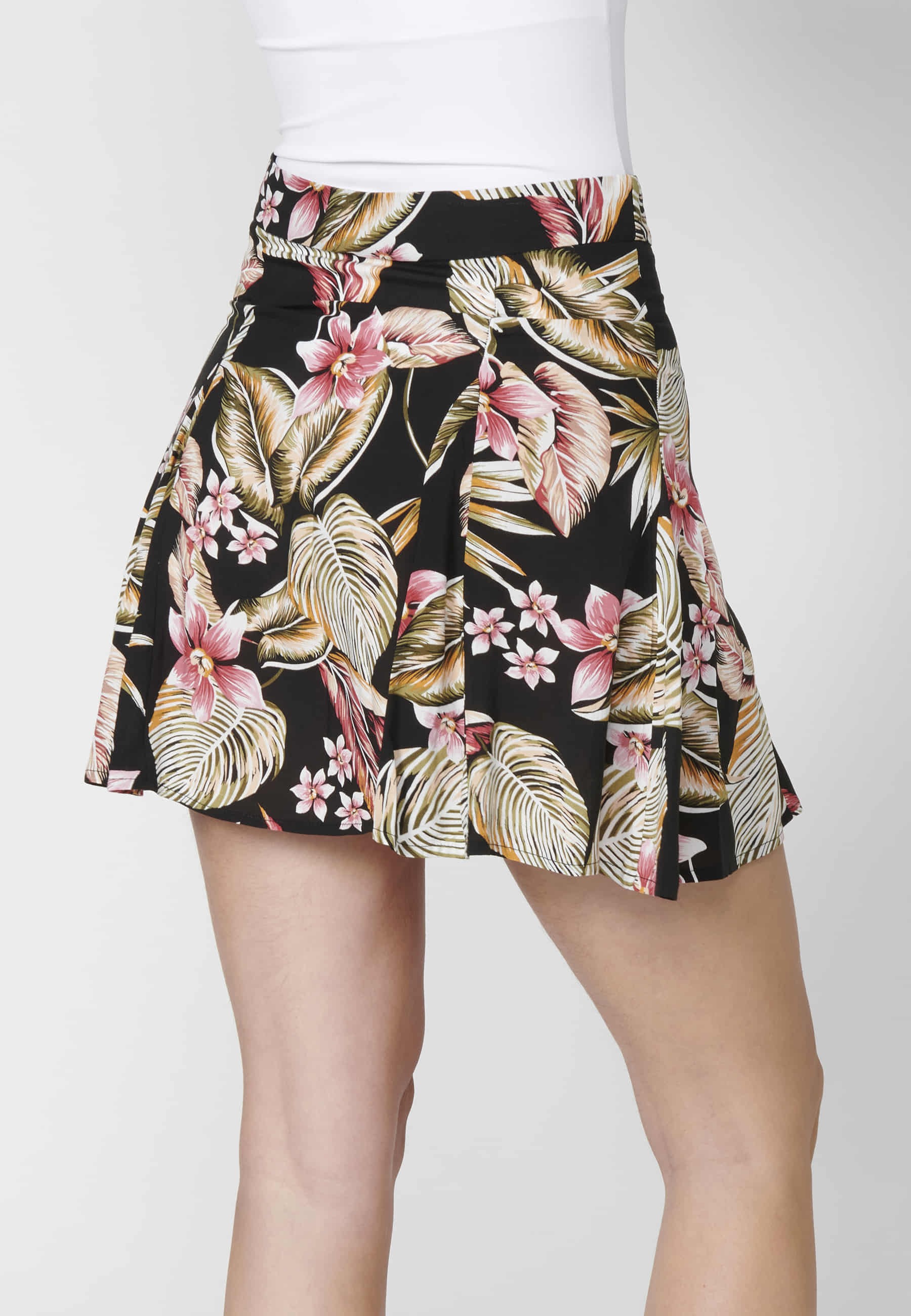 Short skirt with black floral print for Woman