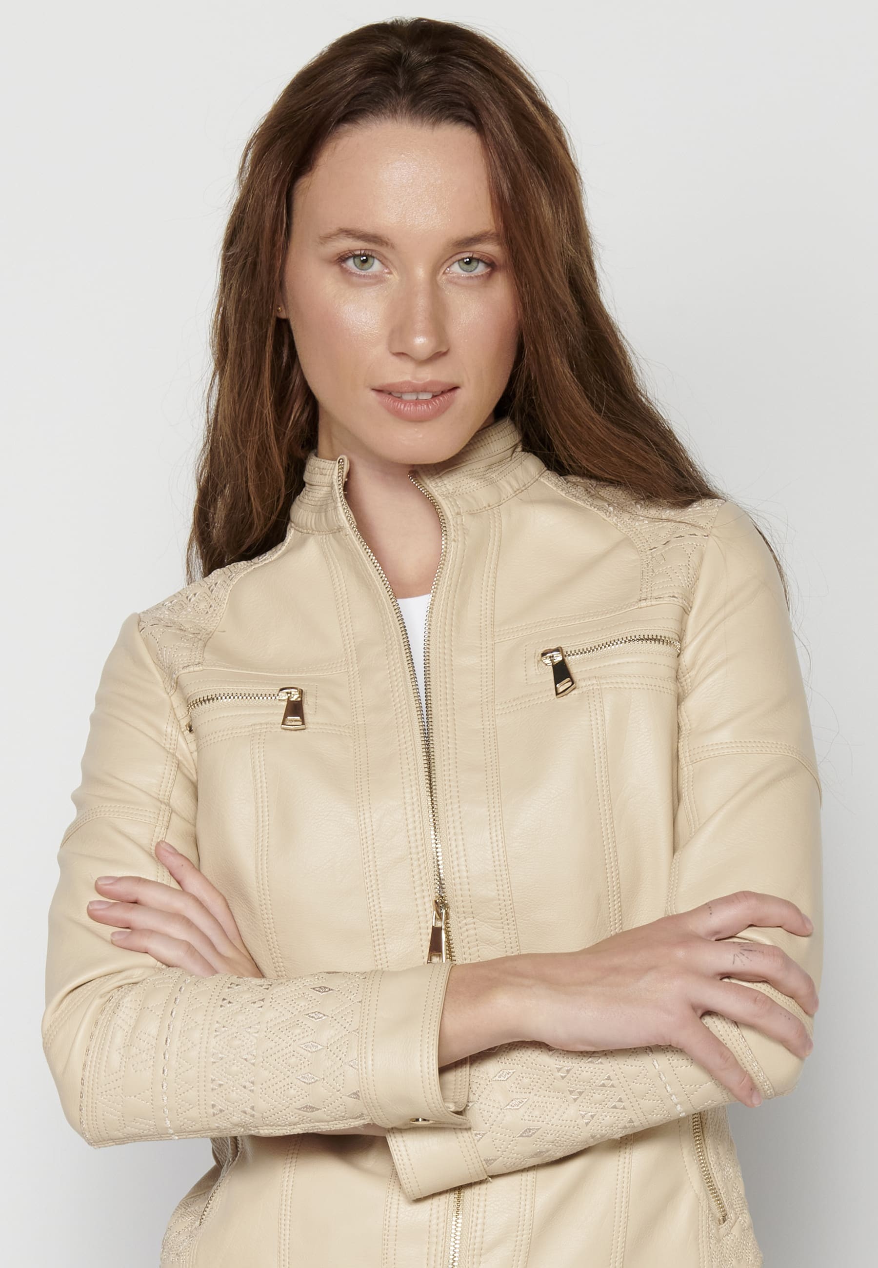 Jaqueta caçadora cuir sintètic detalls en espatlles color Cru per a Dona