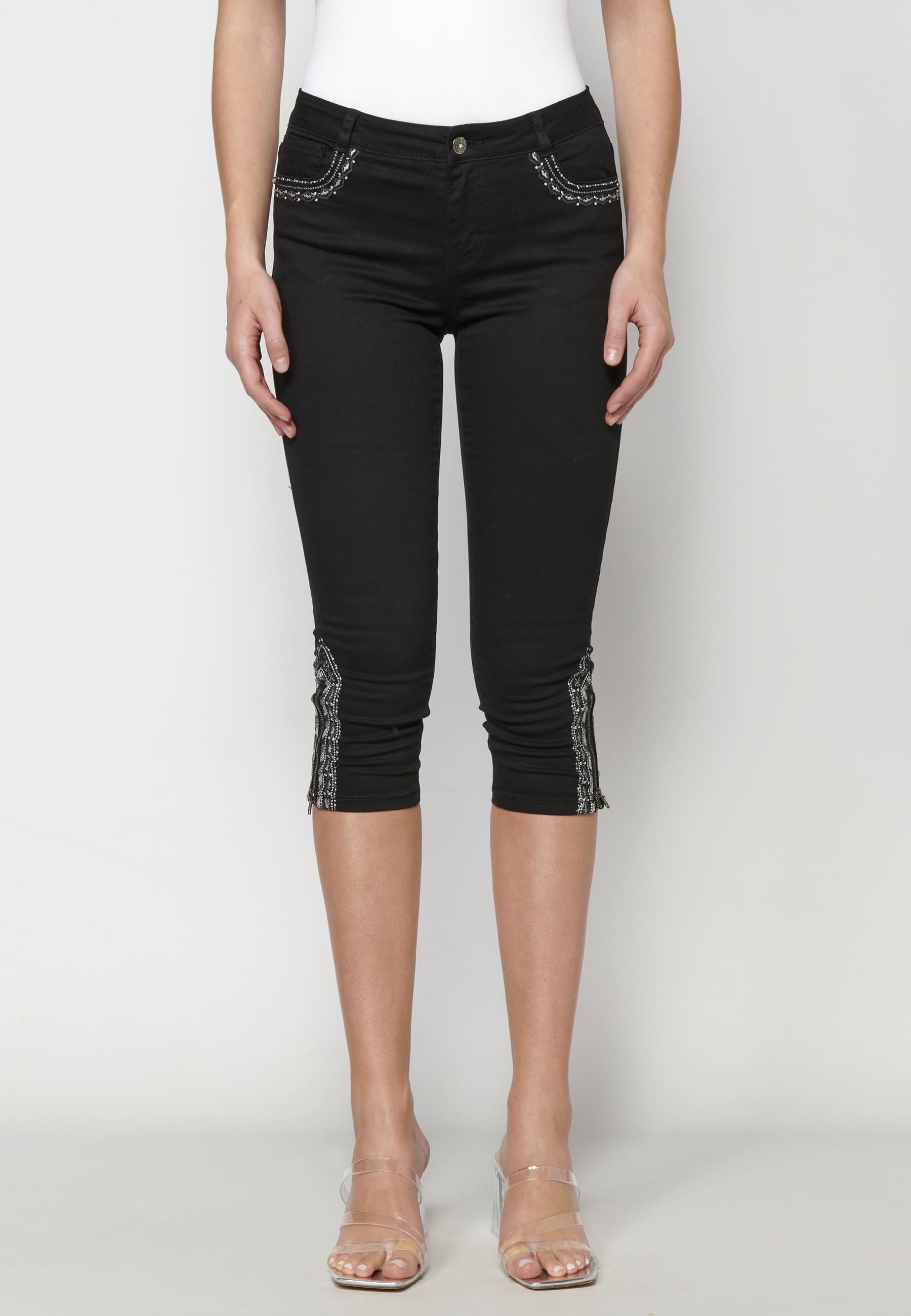 Pantalón pirata jeans con bordado étnico color negro para Mujer 1