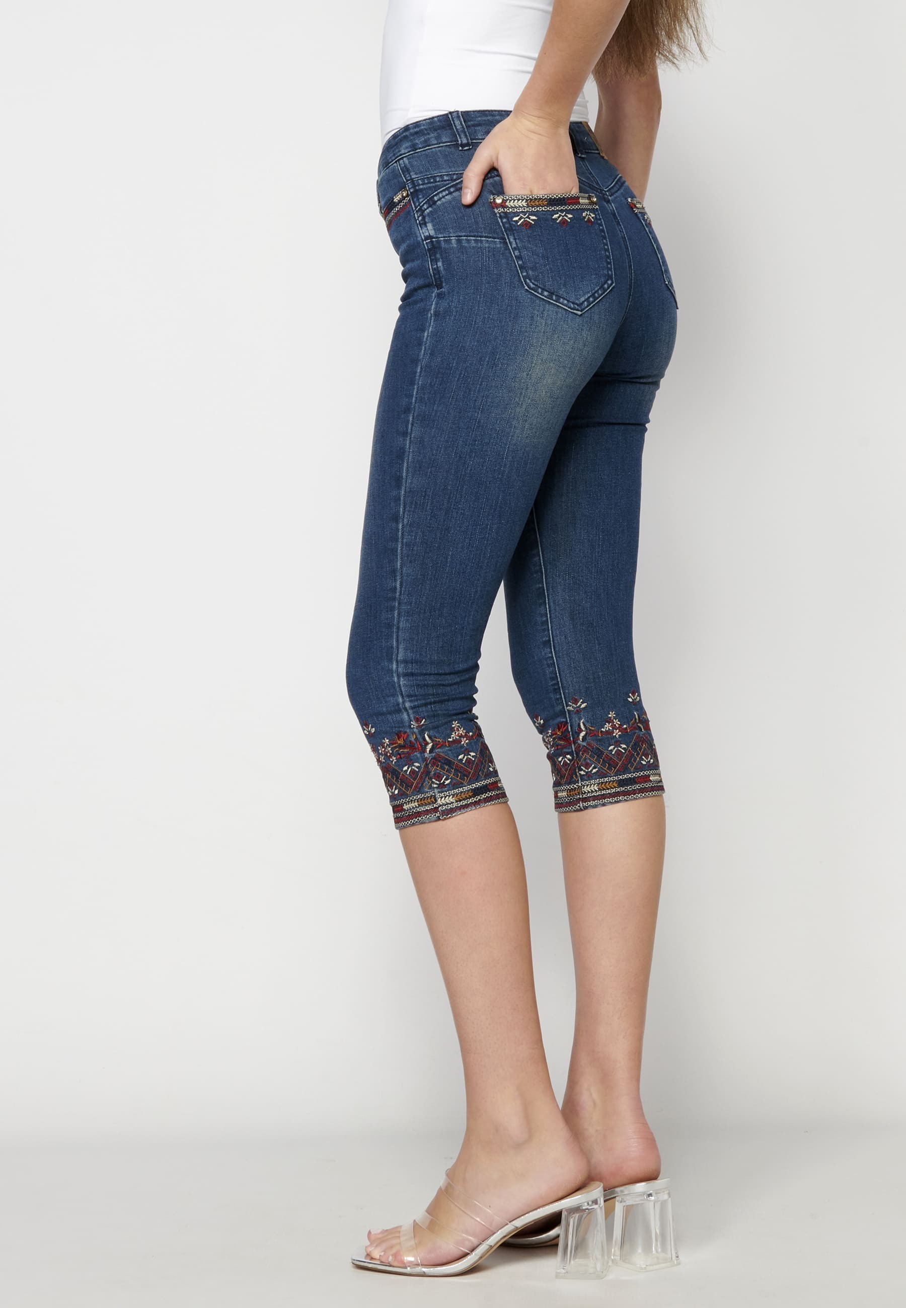 Pirate jeans with blue floral embroidery for Woman