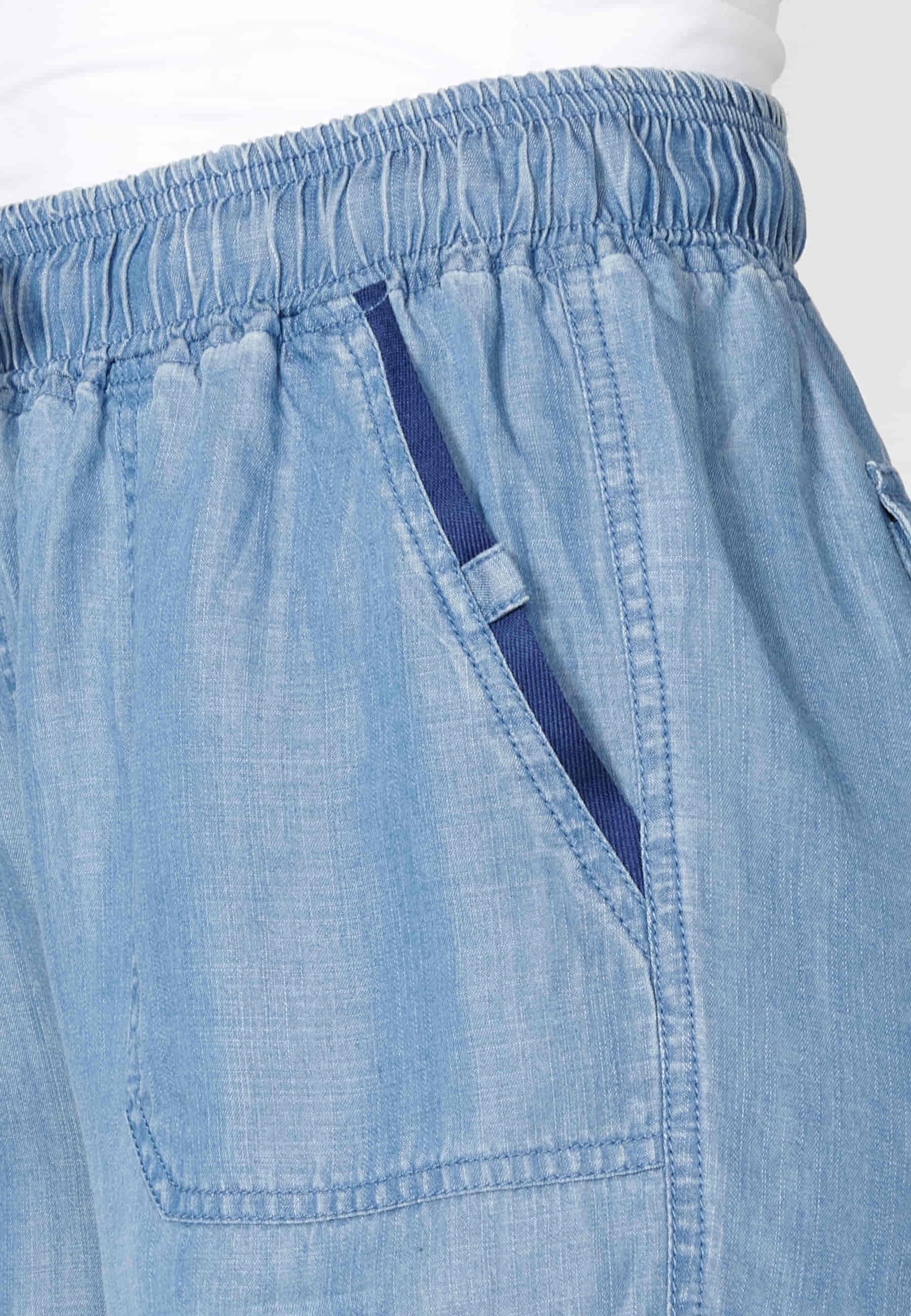 Short bleu avec taille ajustable en caoutchouc pour Femme 2