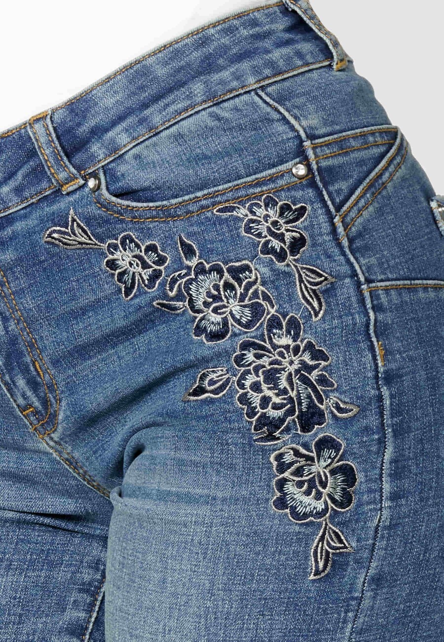 Pantalón corto short con acabado en vuelta y detalles florales color Azul para Mujer 7