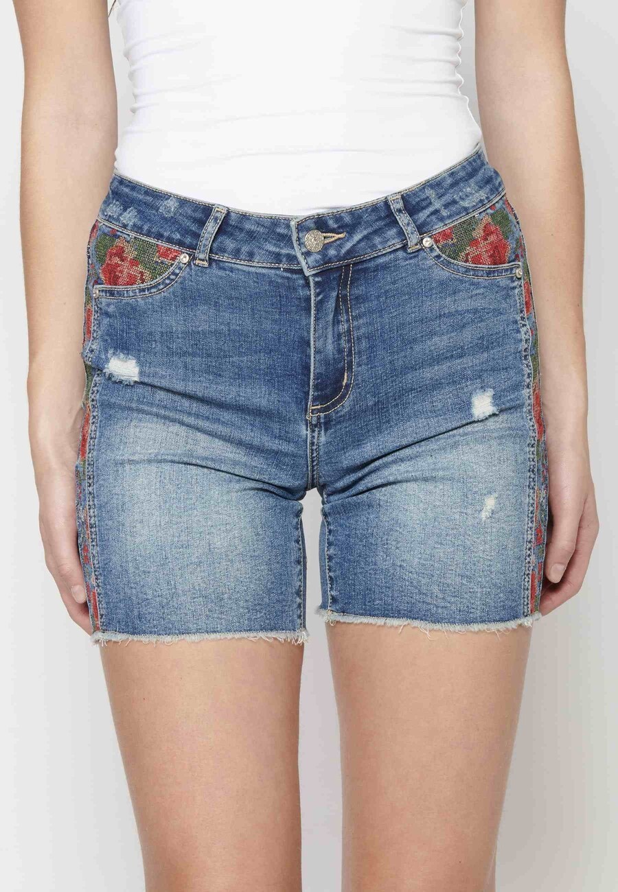 Blaue Shorts mit floralem Strukturdetail für Damen 7