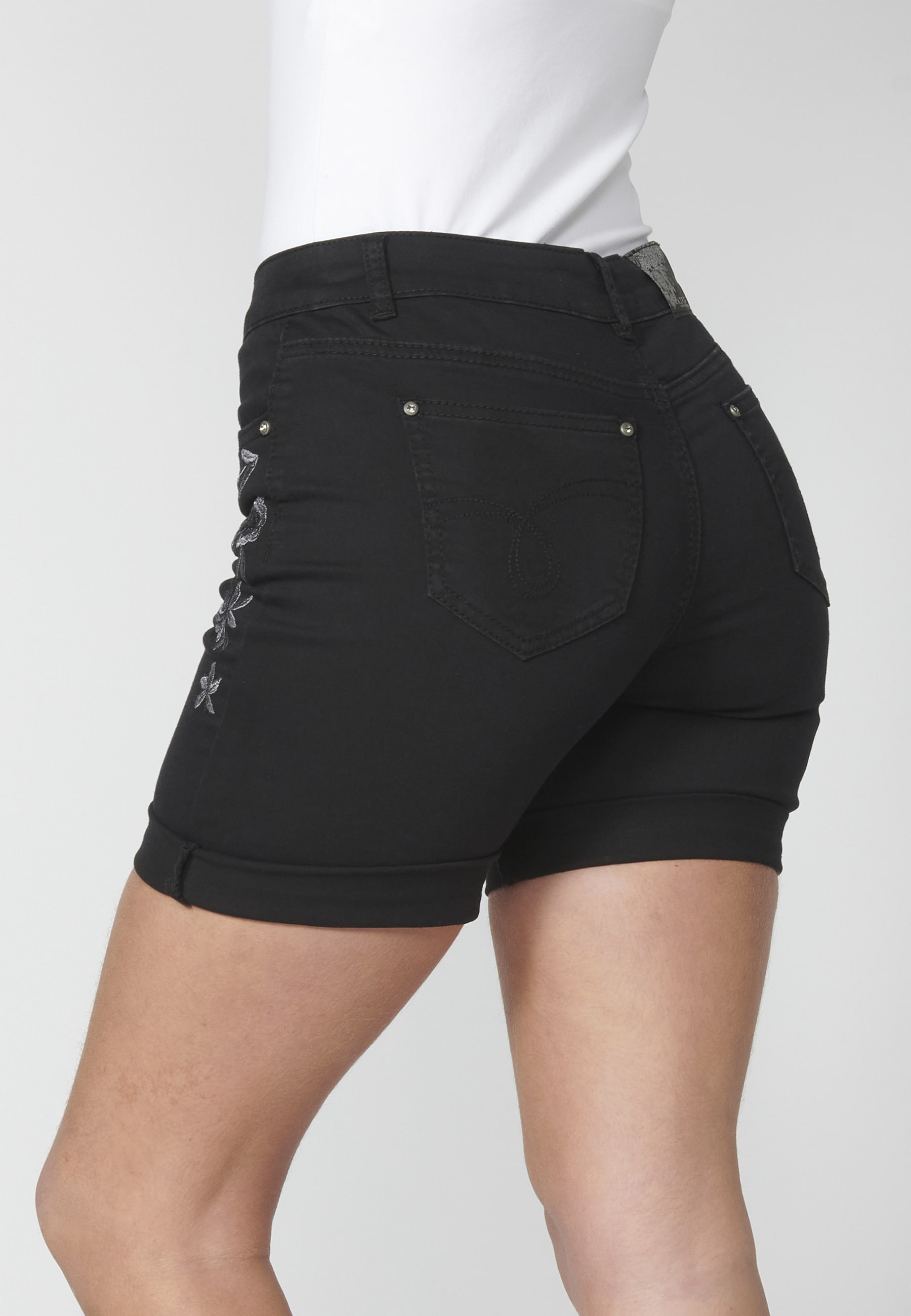 Pantalons curts short amb detalls florals color Negre per a Dona
