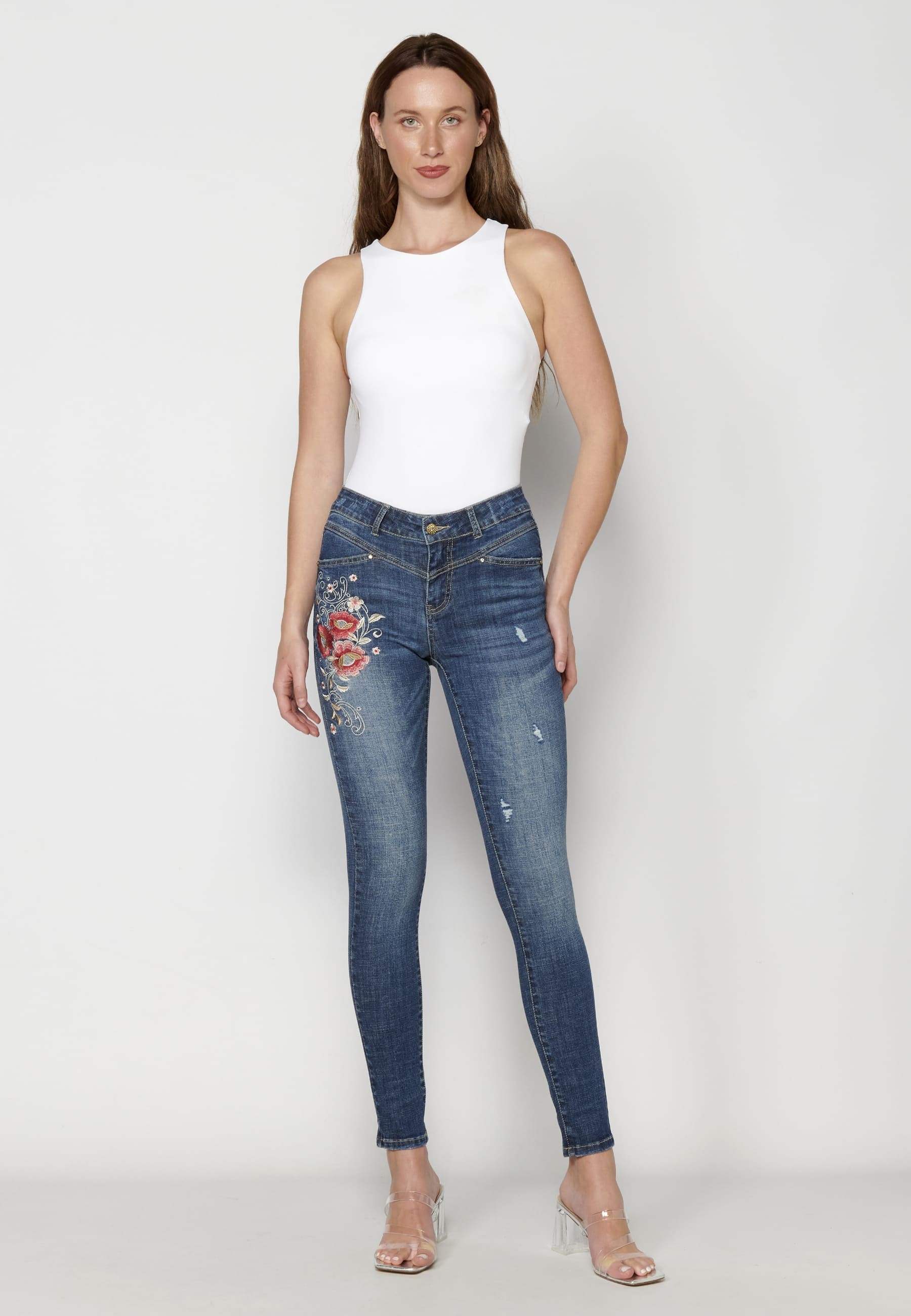 Blaue Jeans mit floralen Details für Damen