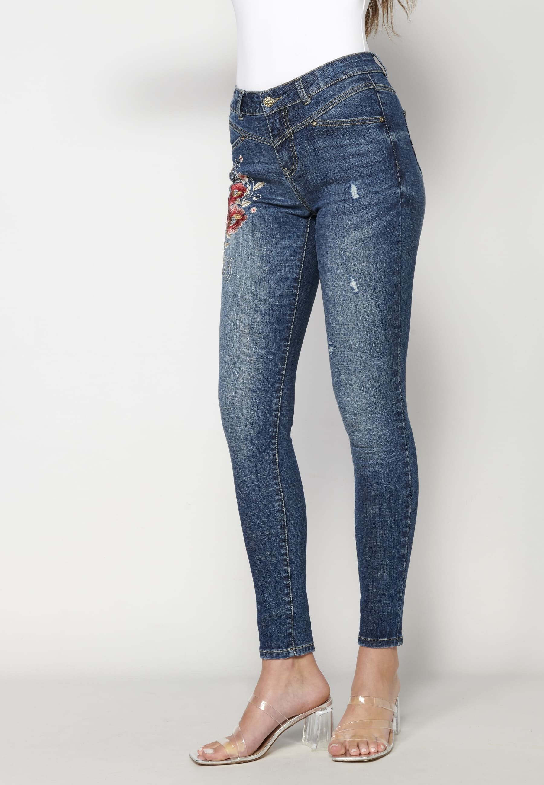 Blaue Jeans mit floralen Details für Damen