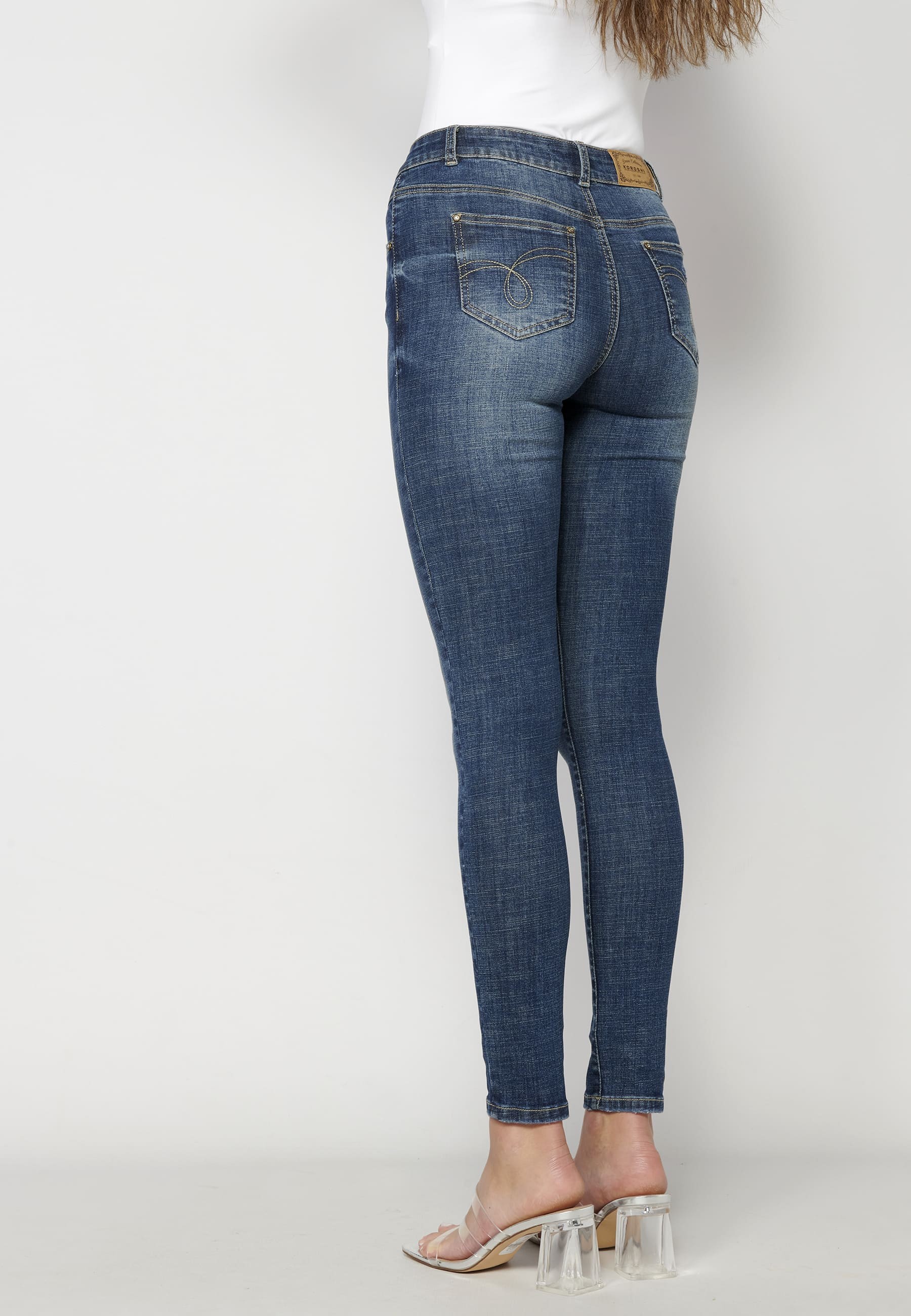 Blaue Jeans mit floralen Details für Damen