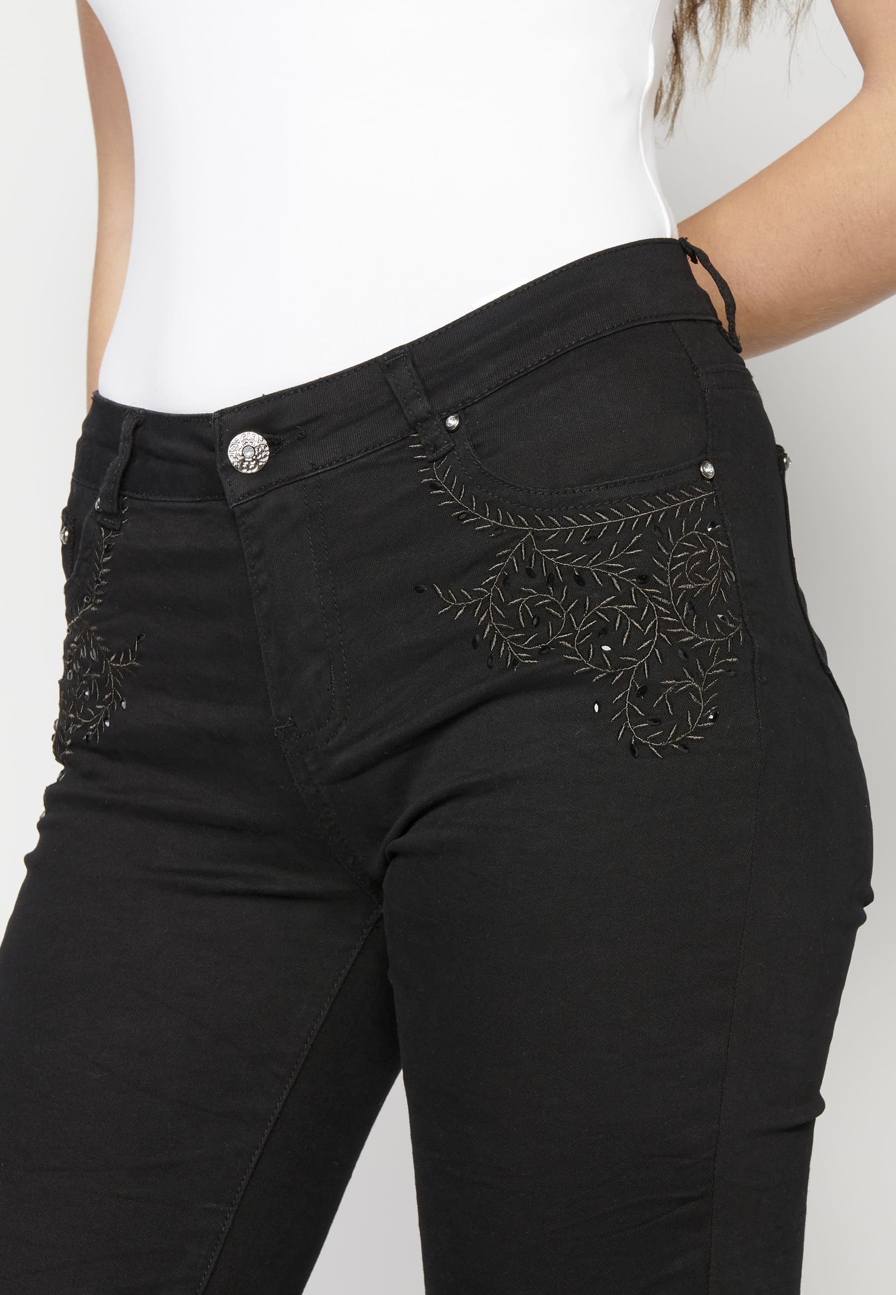 Lange schwarze Slim-Fit-Jeans für Damen