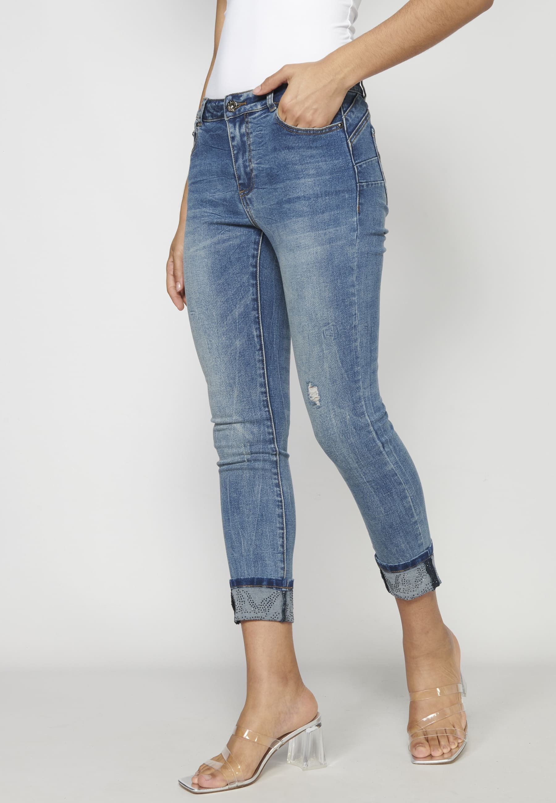 Knöchellange Hose mit blauen Details für Damen
