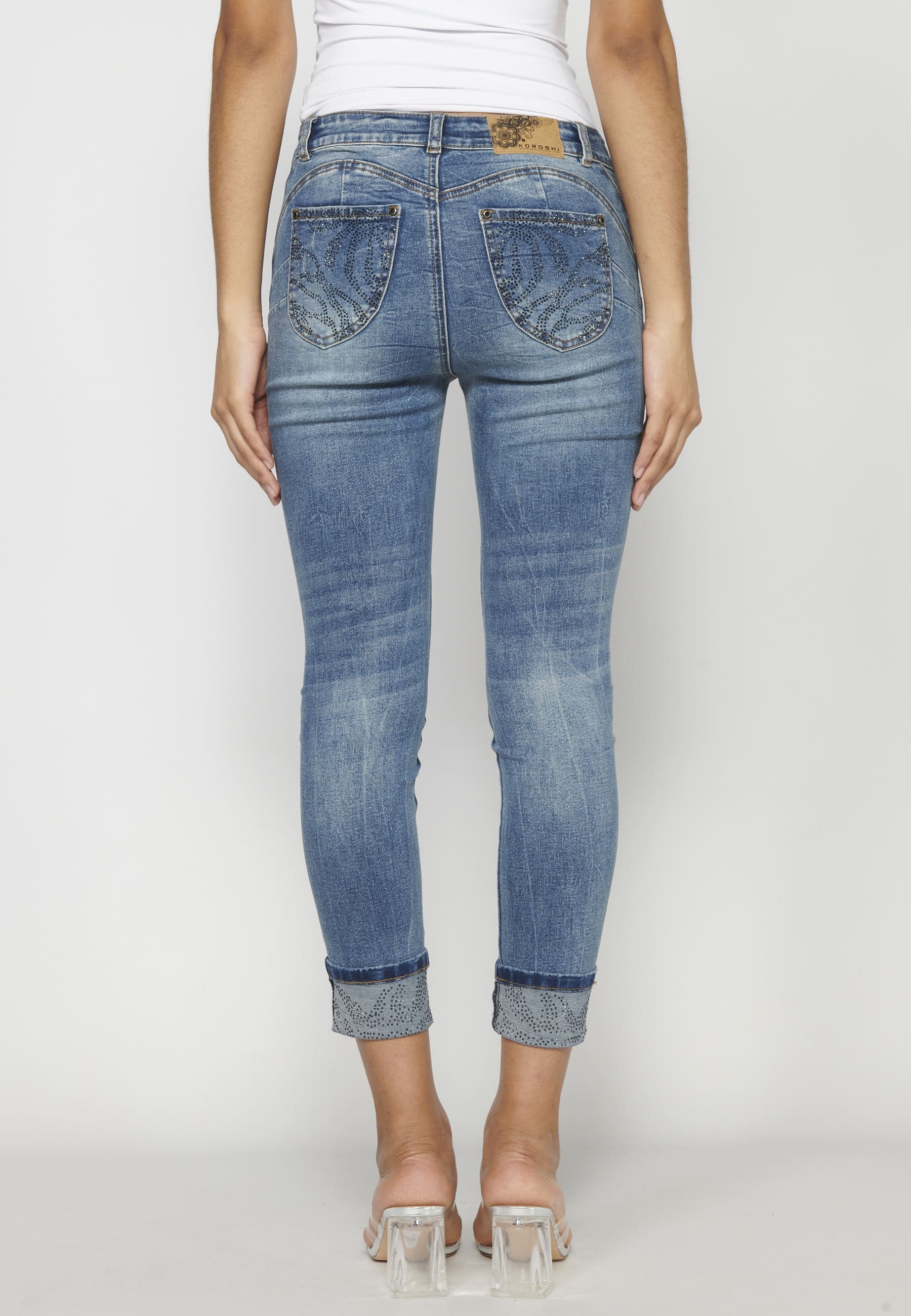 Knöchellange Hose mit blauen Details für Damen