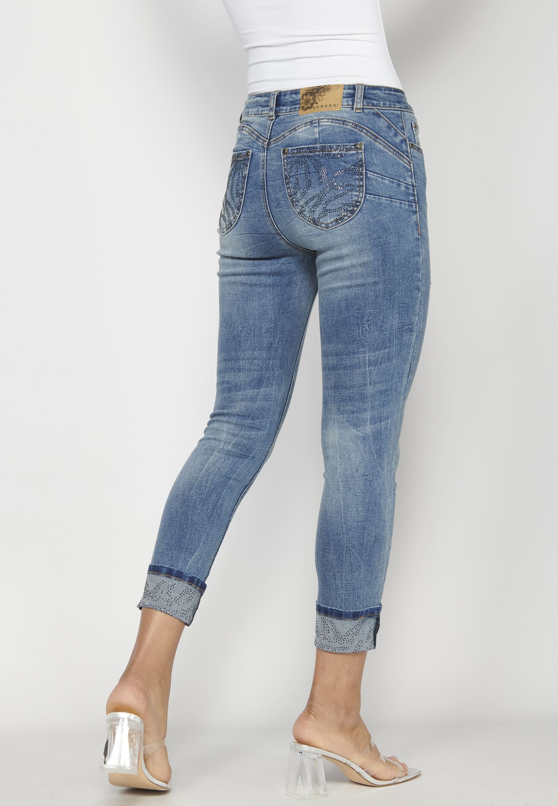 Knöchellange Hose mit blauen Details für Damen