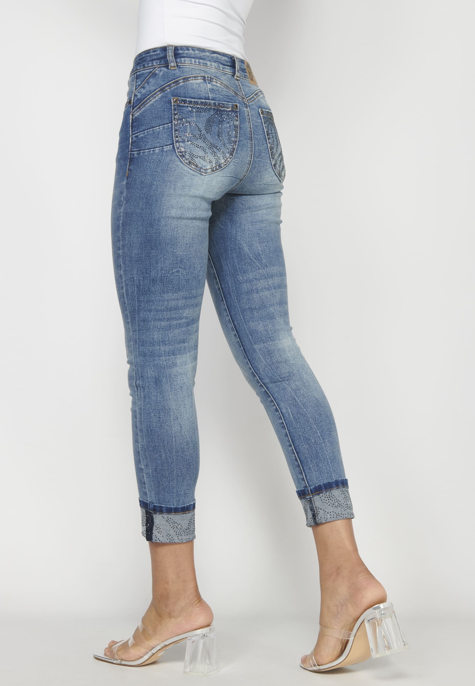 Knöchellange Hose mit blauen Details für Damen