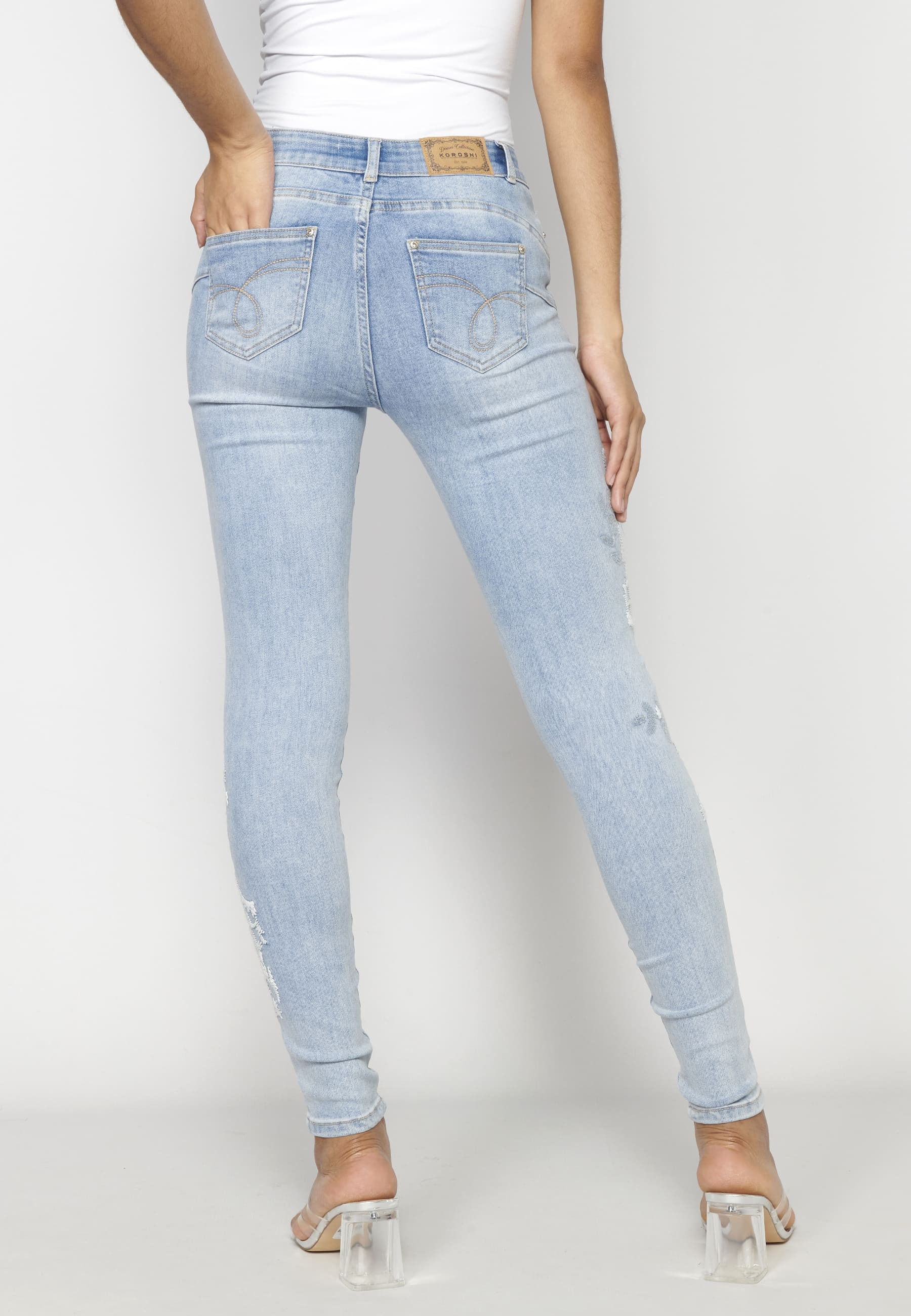 Pantalons texans amb detalls brodats color Blau per a Dona