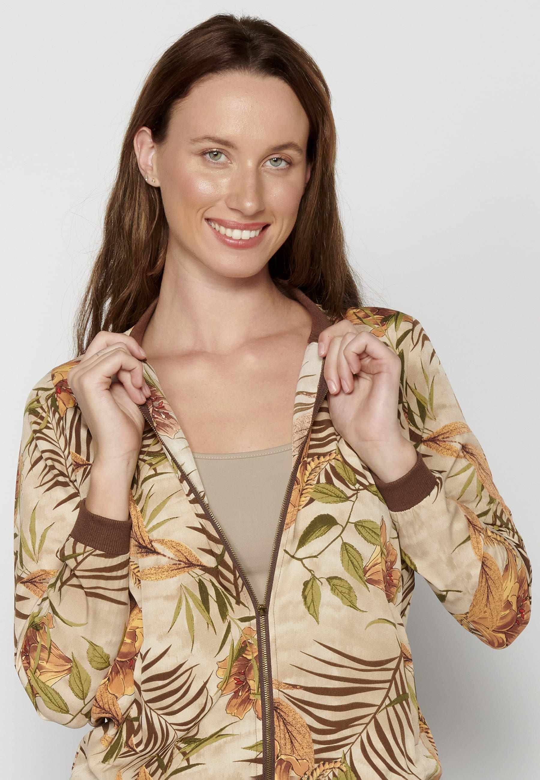 Chaqueta sudadera manga larga con estampado floral color beige para mujer | Moda Actual
