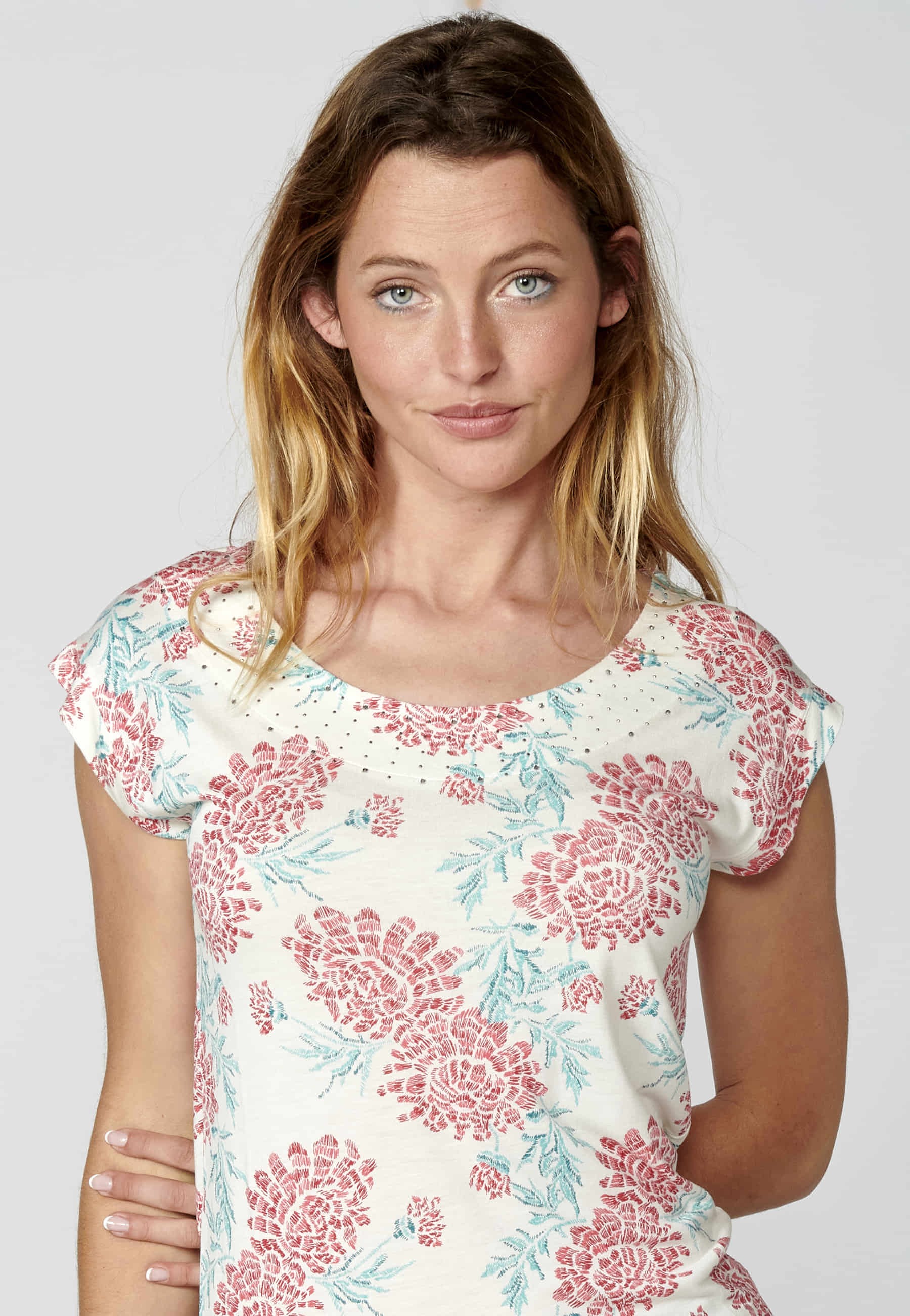 Camiseta manga corta top con detalle de pedrería color Blanco para Mujer 2