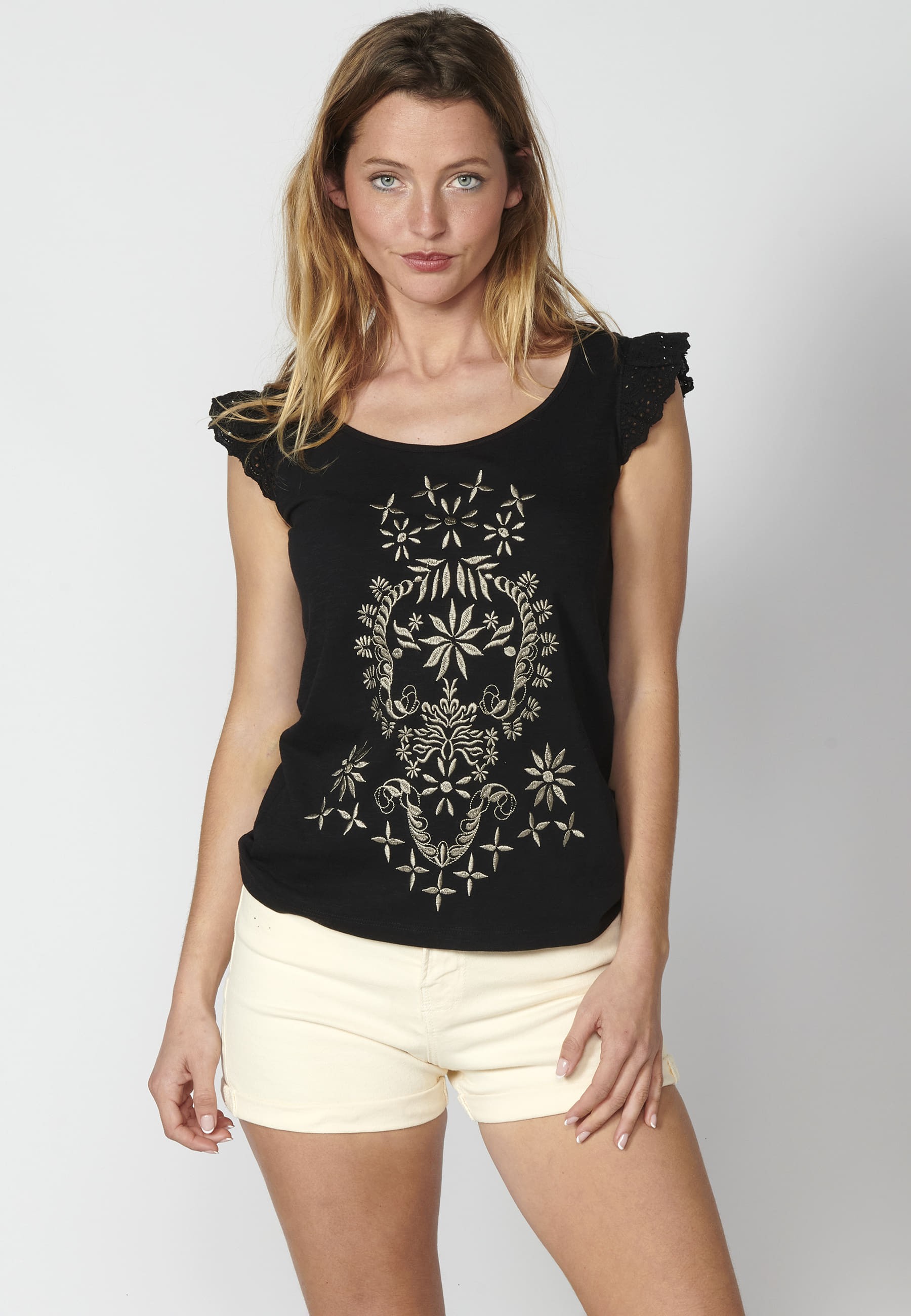 Camiseta manga corta top con bordado floral color Negro para Mujer 3