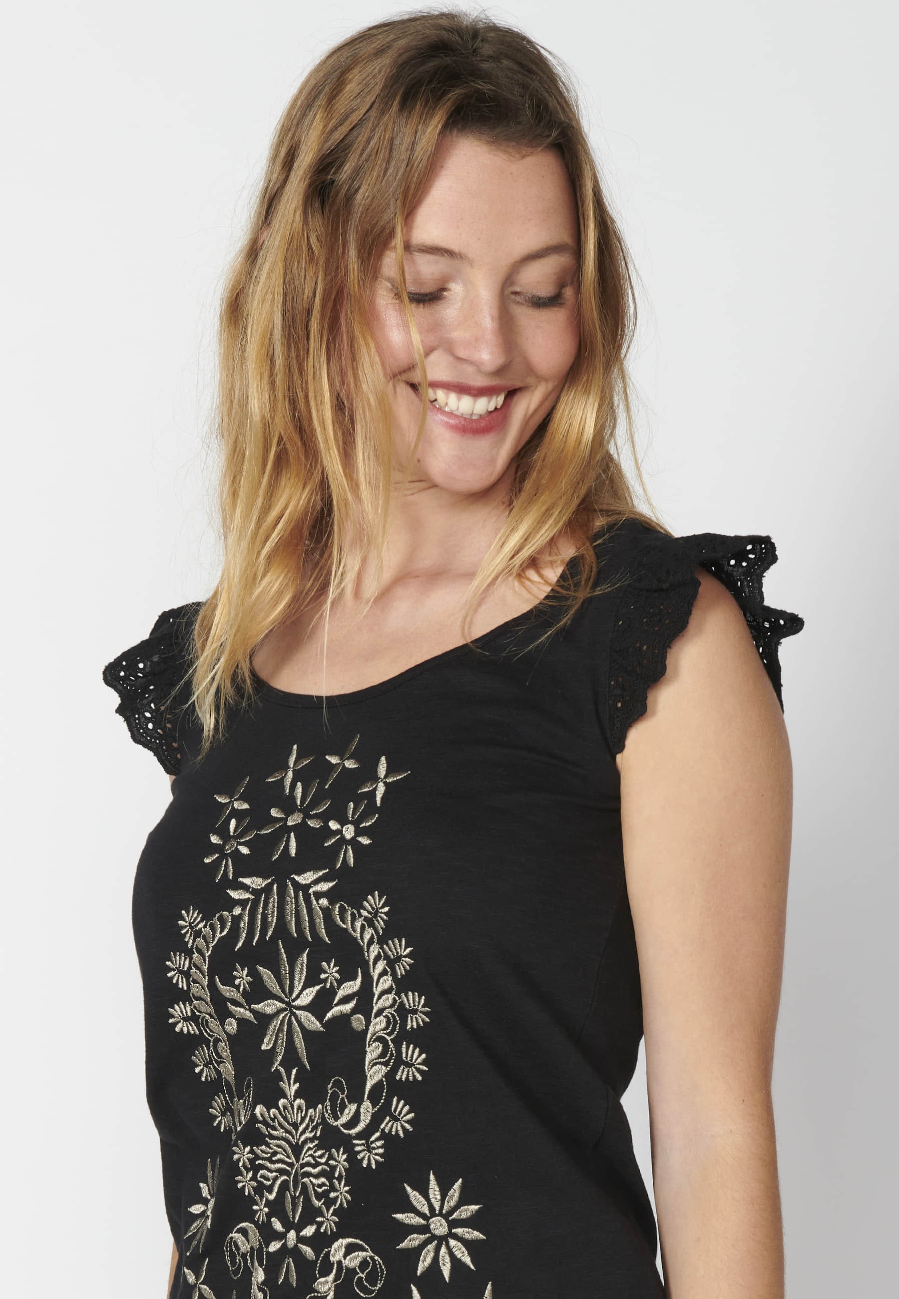 Kurzärmliges T-Shirt mit Blumenstickerei in Schwarz für Damen 5