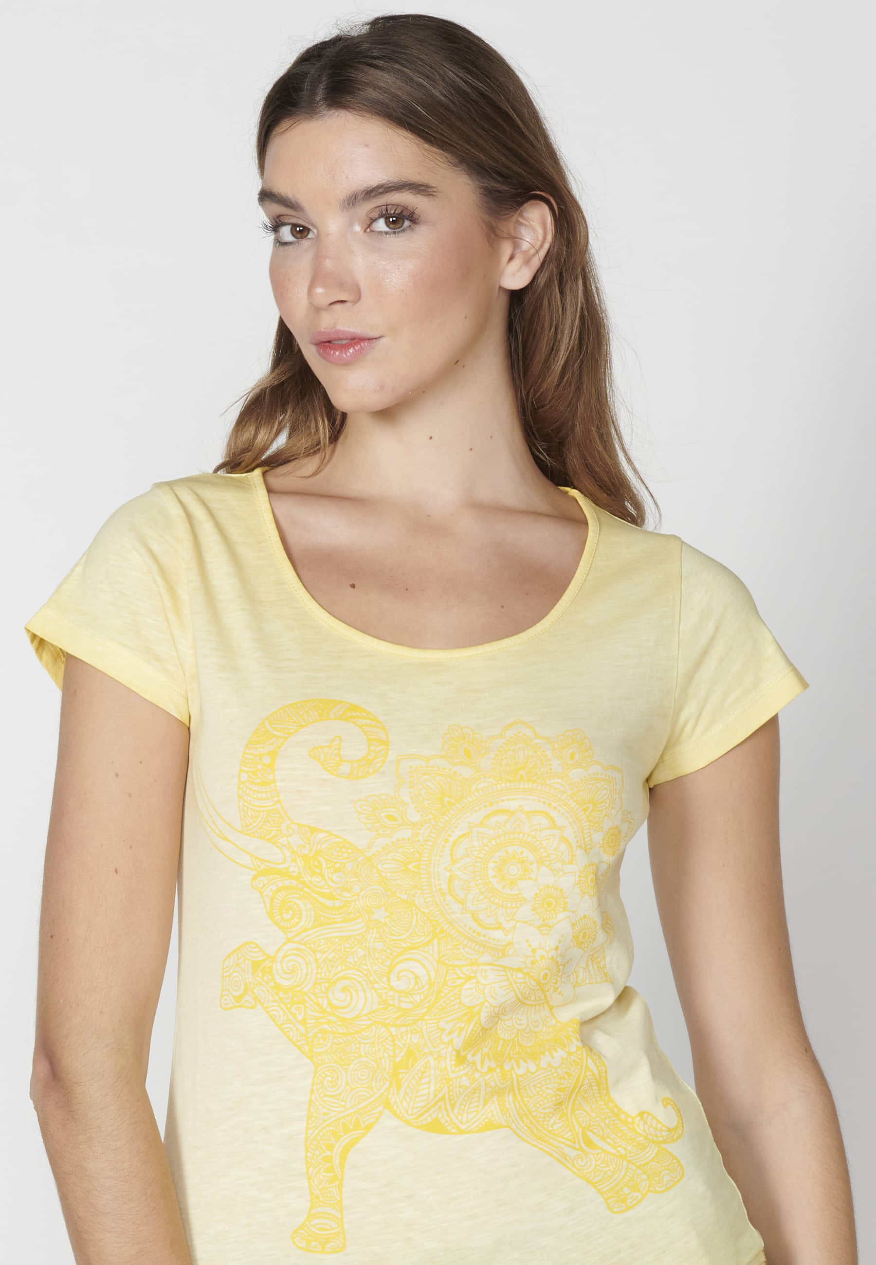 Gelbes kurzärmliges Top aus Baumwolle mit Blumenstickerei für Damen