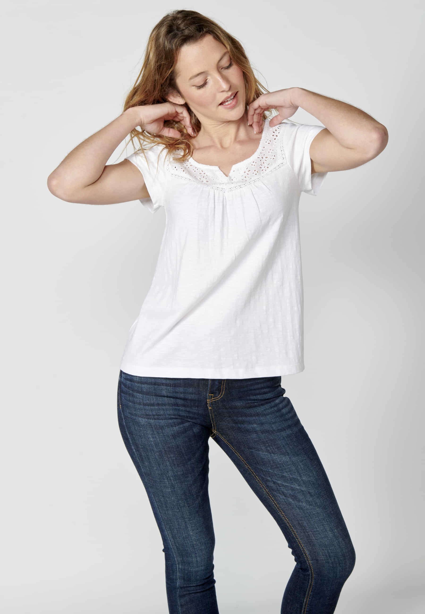 White short-sleeved Cotton T-shirt with sweetheart neckline for Woman