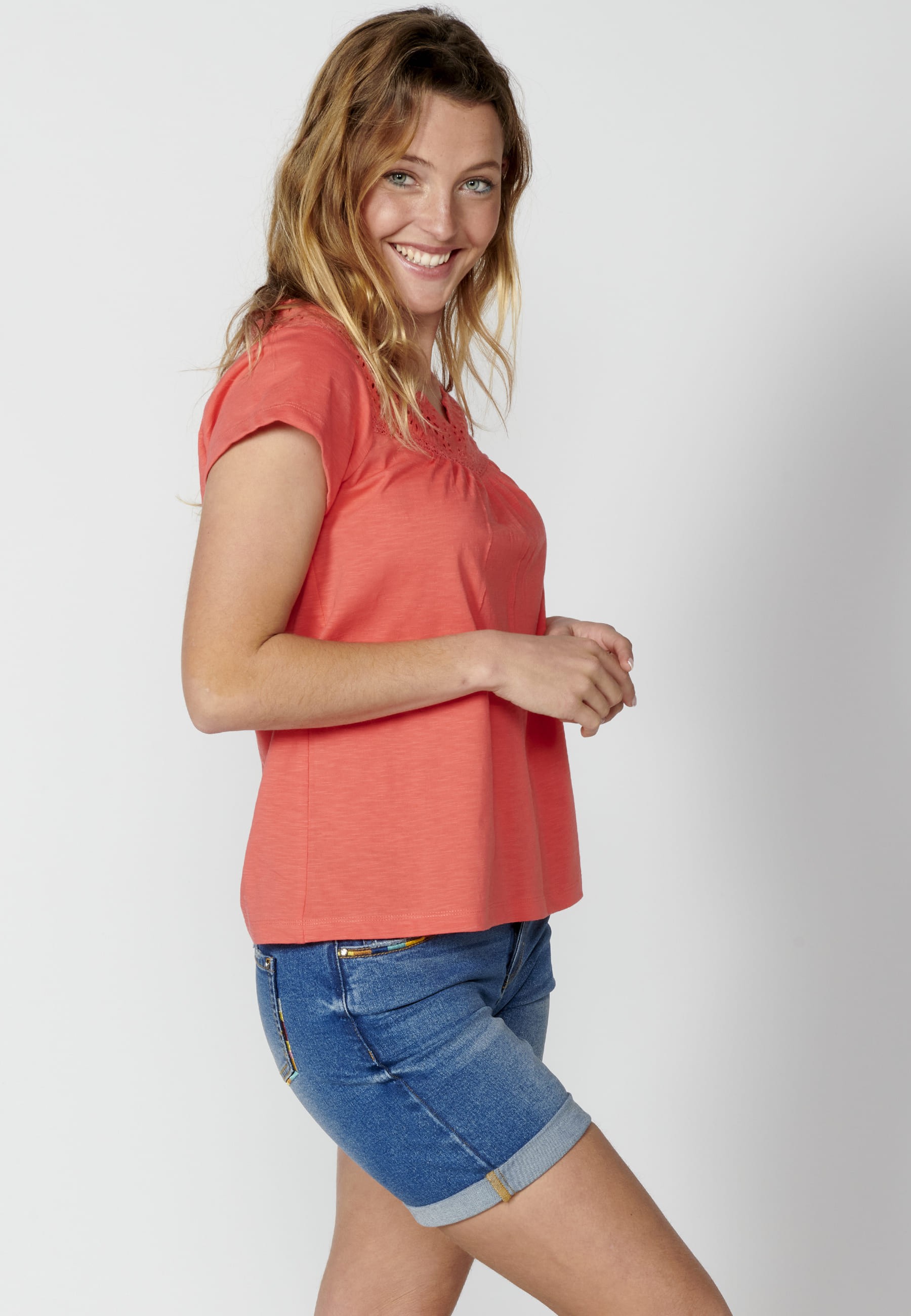 Short-sleeved Cotton T-shirt with a sweetheart neckline in Coral color for Women
