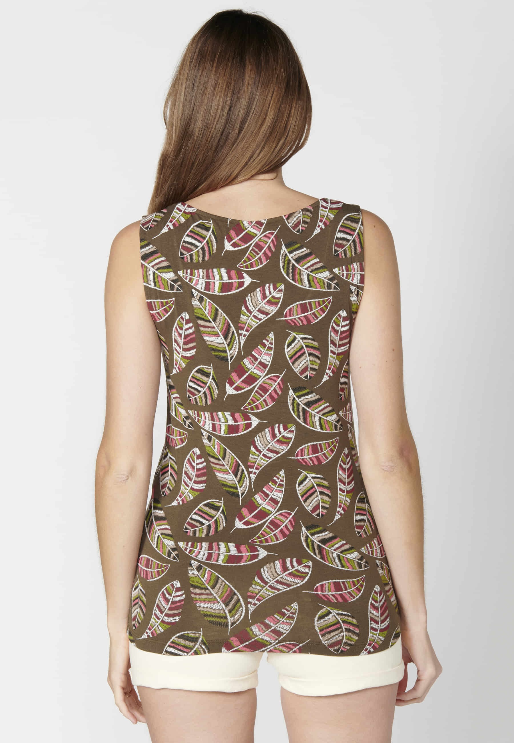 Top de tirantes con detalles de puntilla y estampado étnico color kaki para mujer | Moda Actual 6