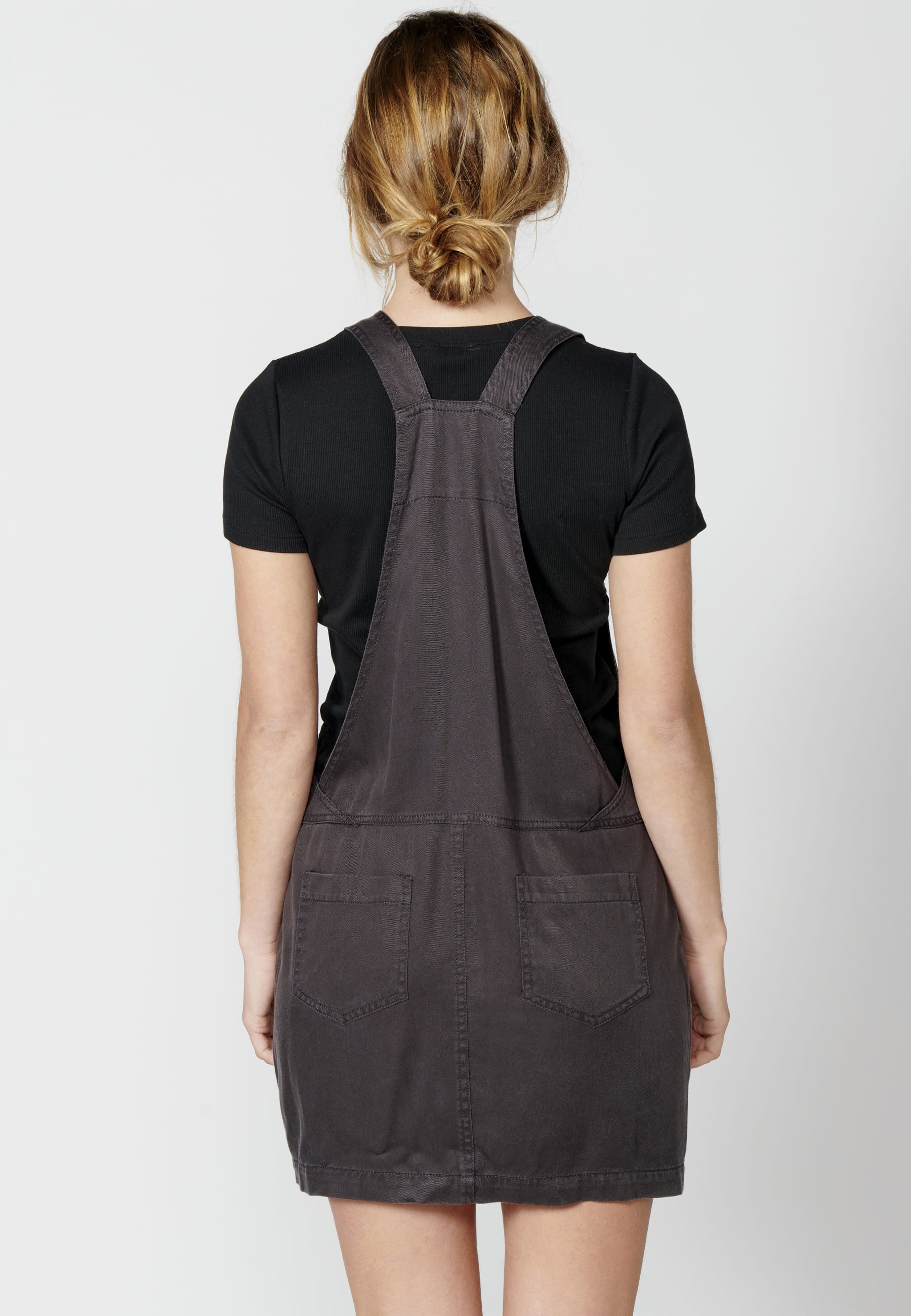 Vestido corto de tirantes tipo pichi con bolsillos color Negro para Mujer