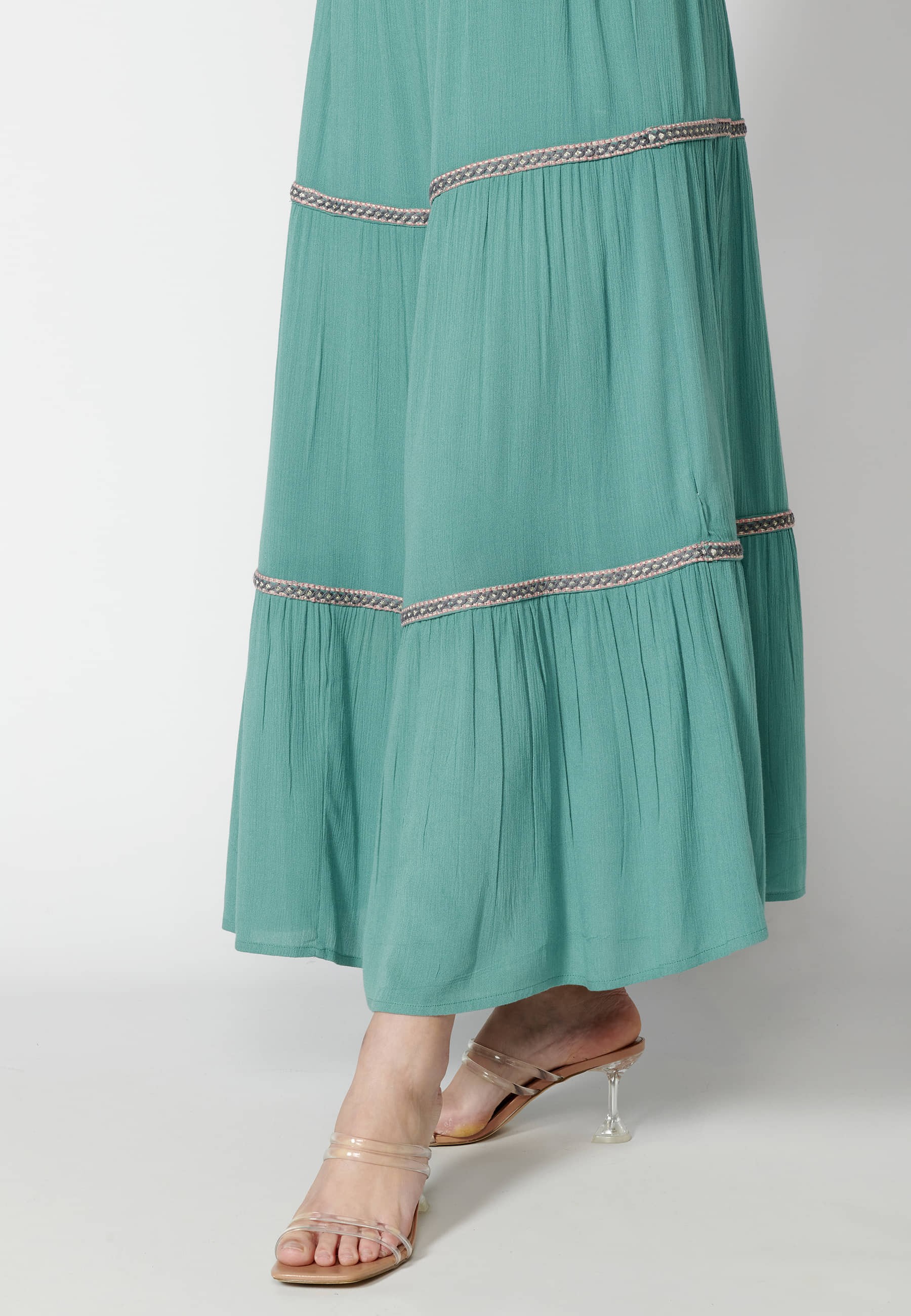 Langes fließendes Kleid mit blauen Stickereiträgern für Damen