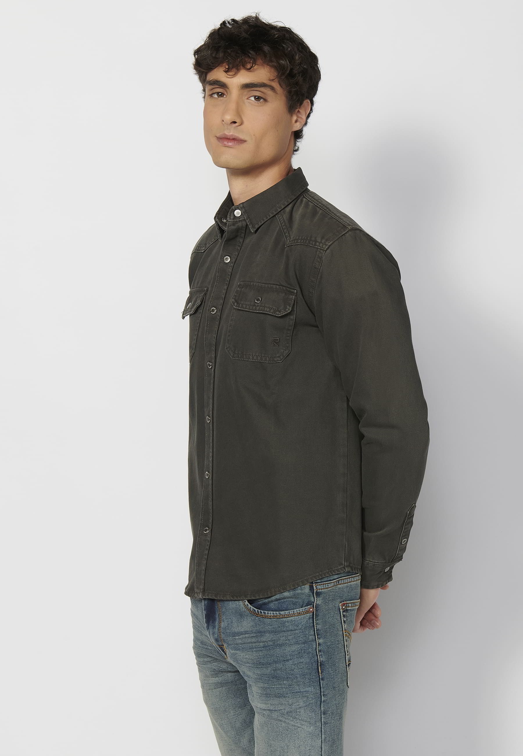 Black long-sleeved cotton shirt with front pockets for men 1