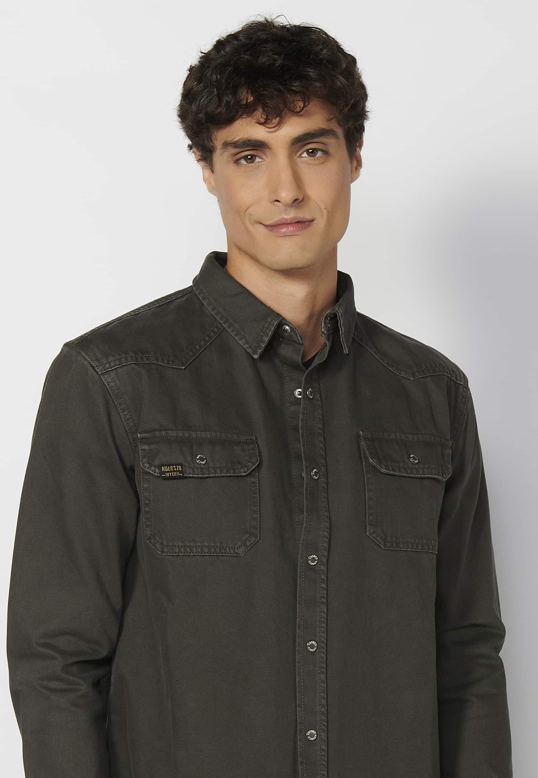 Black long-sleeved cotton shirt with front pockets for men 2