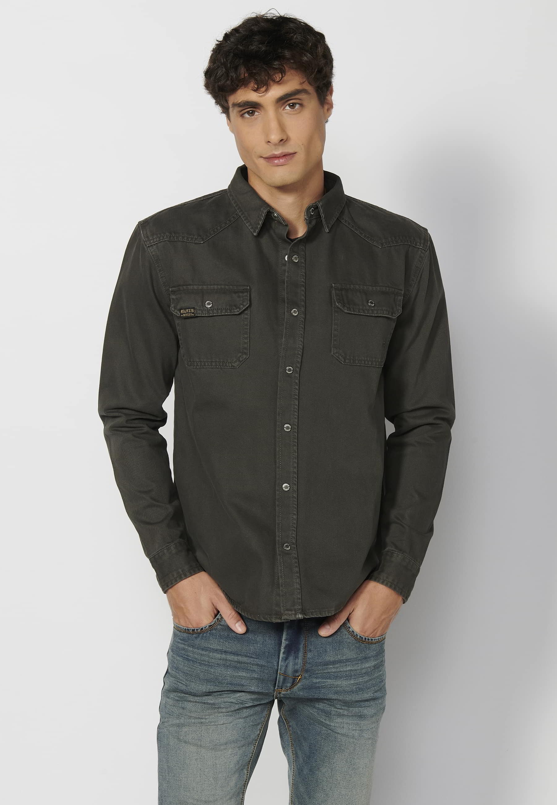 Black long-sleeved cotton shirt with front pockets for men 4