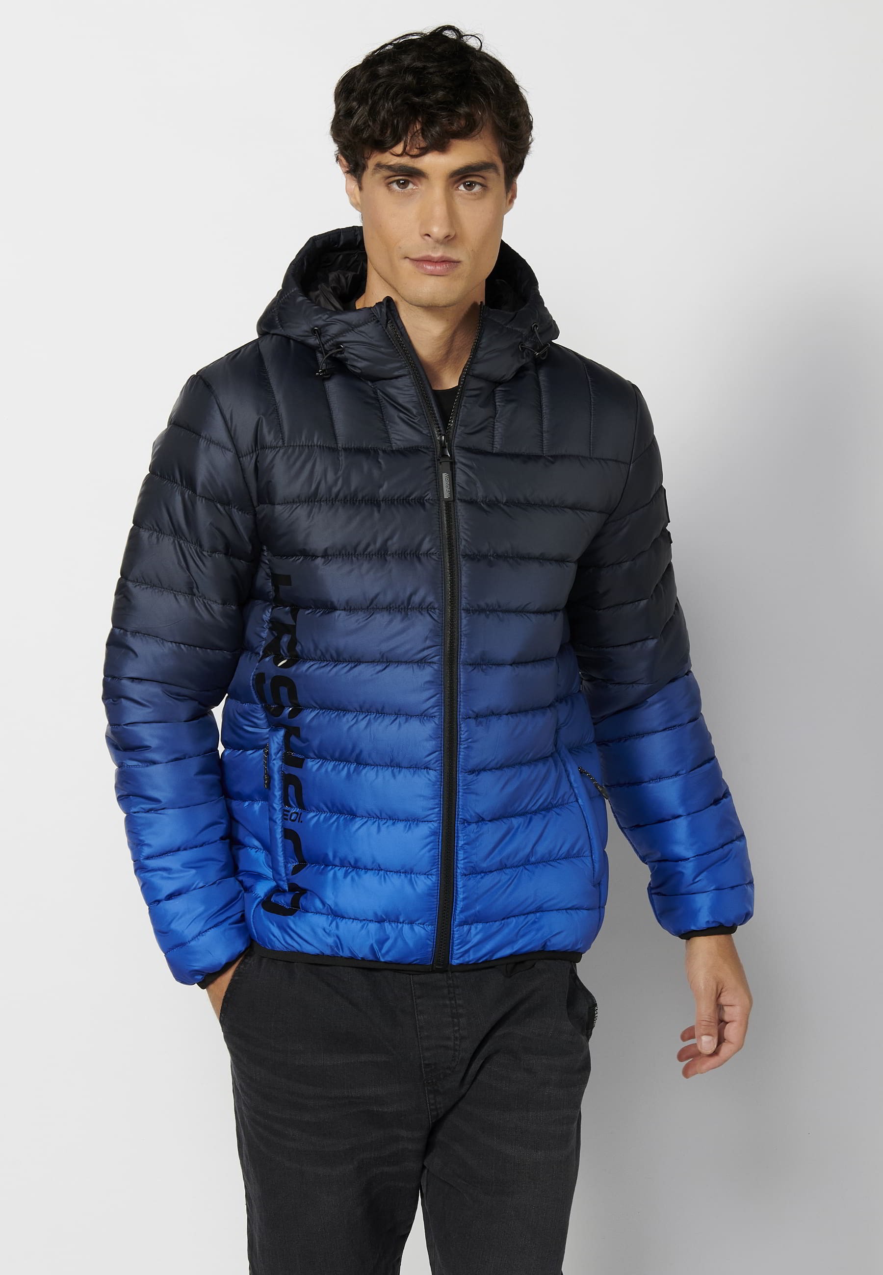 Kurze wattierte Jacke mit hohem Kragen und Kapuze in Blau für Herren