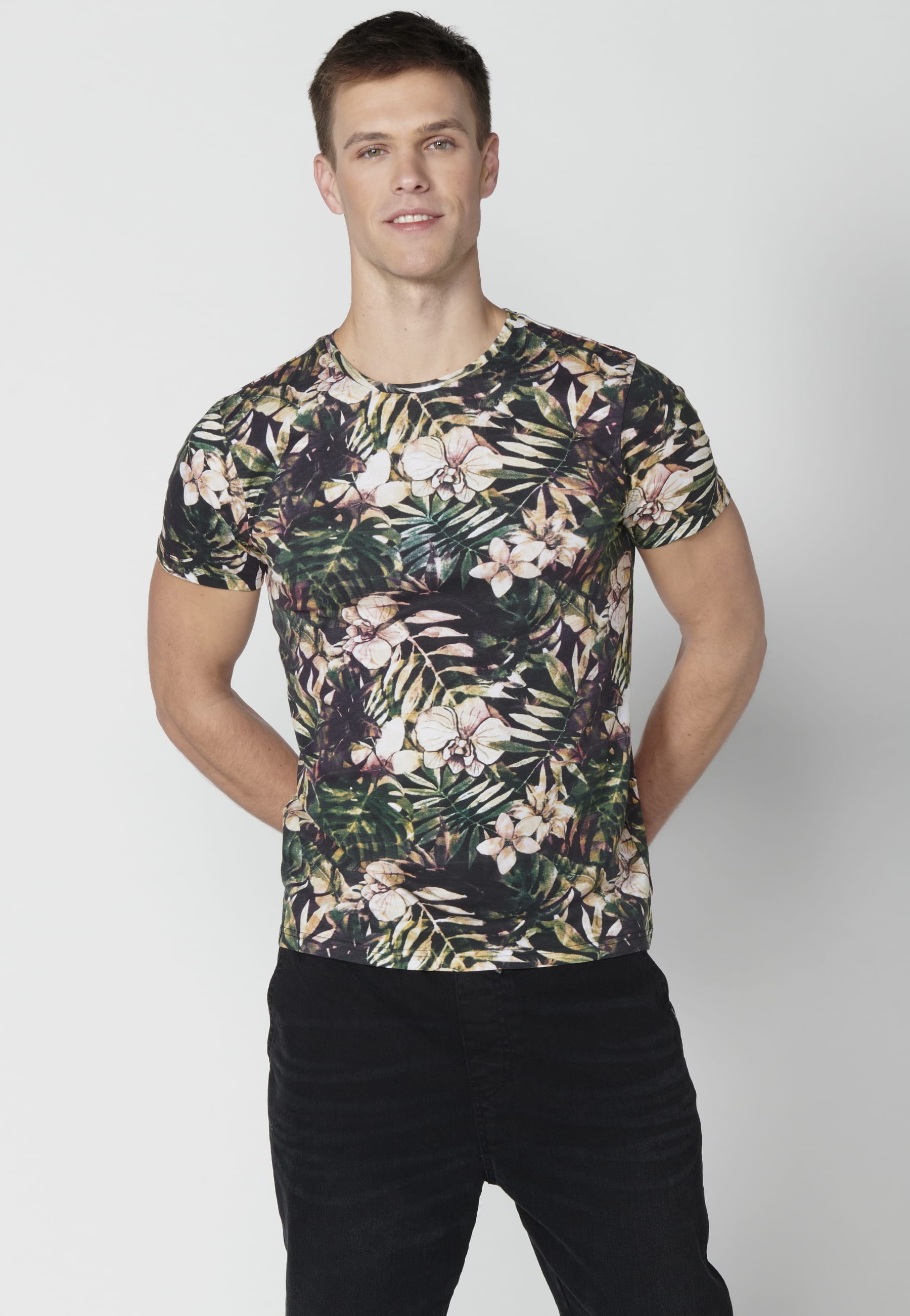 Mehrfarbiges Kurzarm-T-Shirt aus Baumwolle mit tropischem Aufdruck für Herren