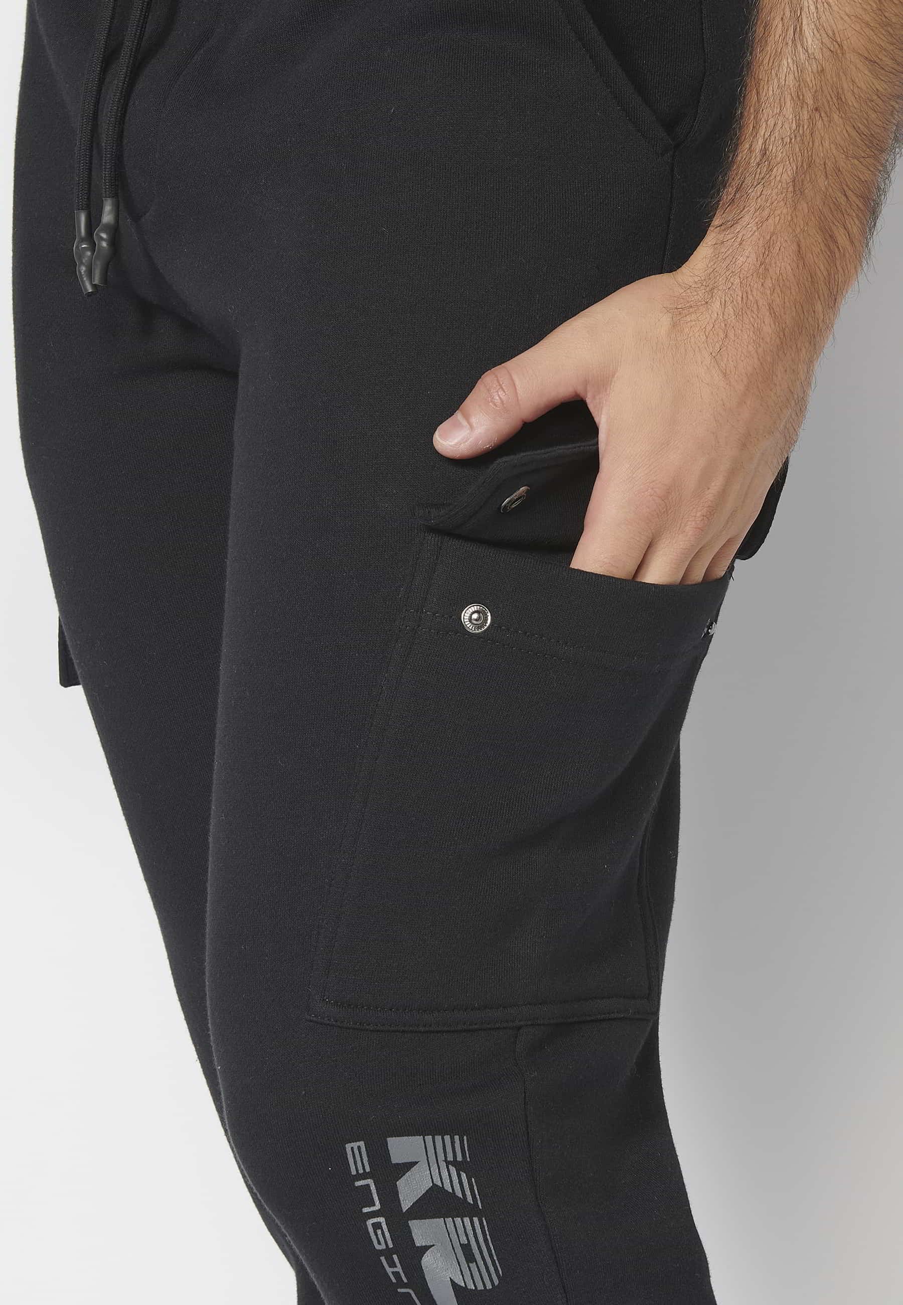 Pantalón Deportivo largo jogger con cintura elástica ajustable y bolsillos laterales color Negro para Hombre
