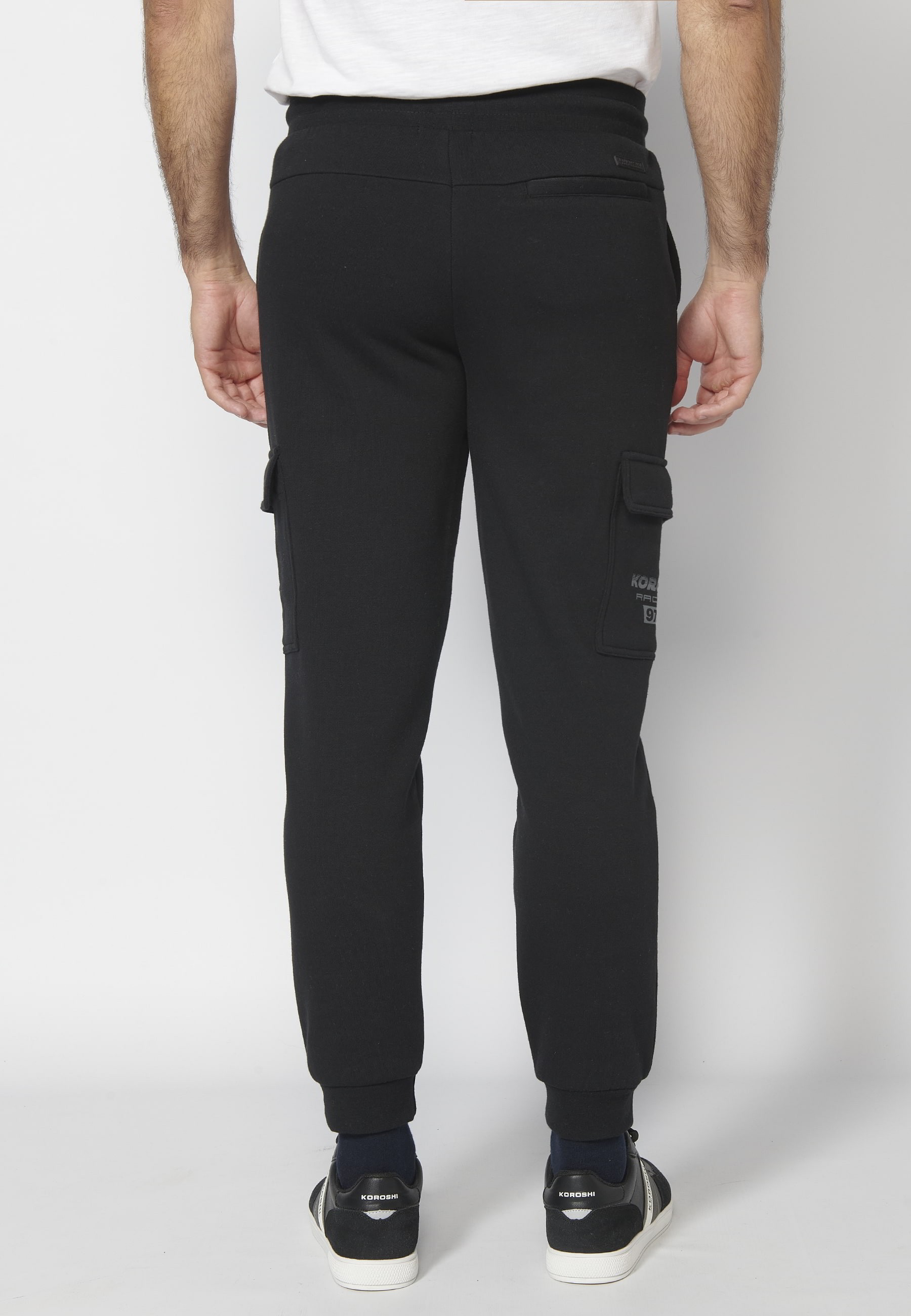 Pantalons llargs jogger amb cintura elàstica ajustable i butxaques laterals color Negre per a Home