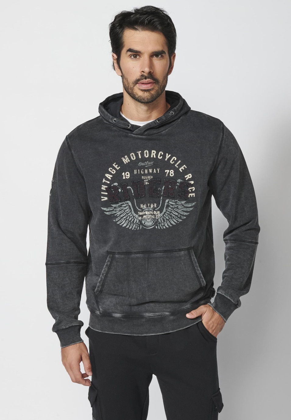 Sudadera de manga larga de algodón cuello con capucha y estampado delantero color negro para hombre | Ropa Casual