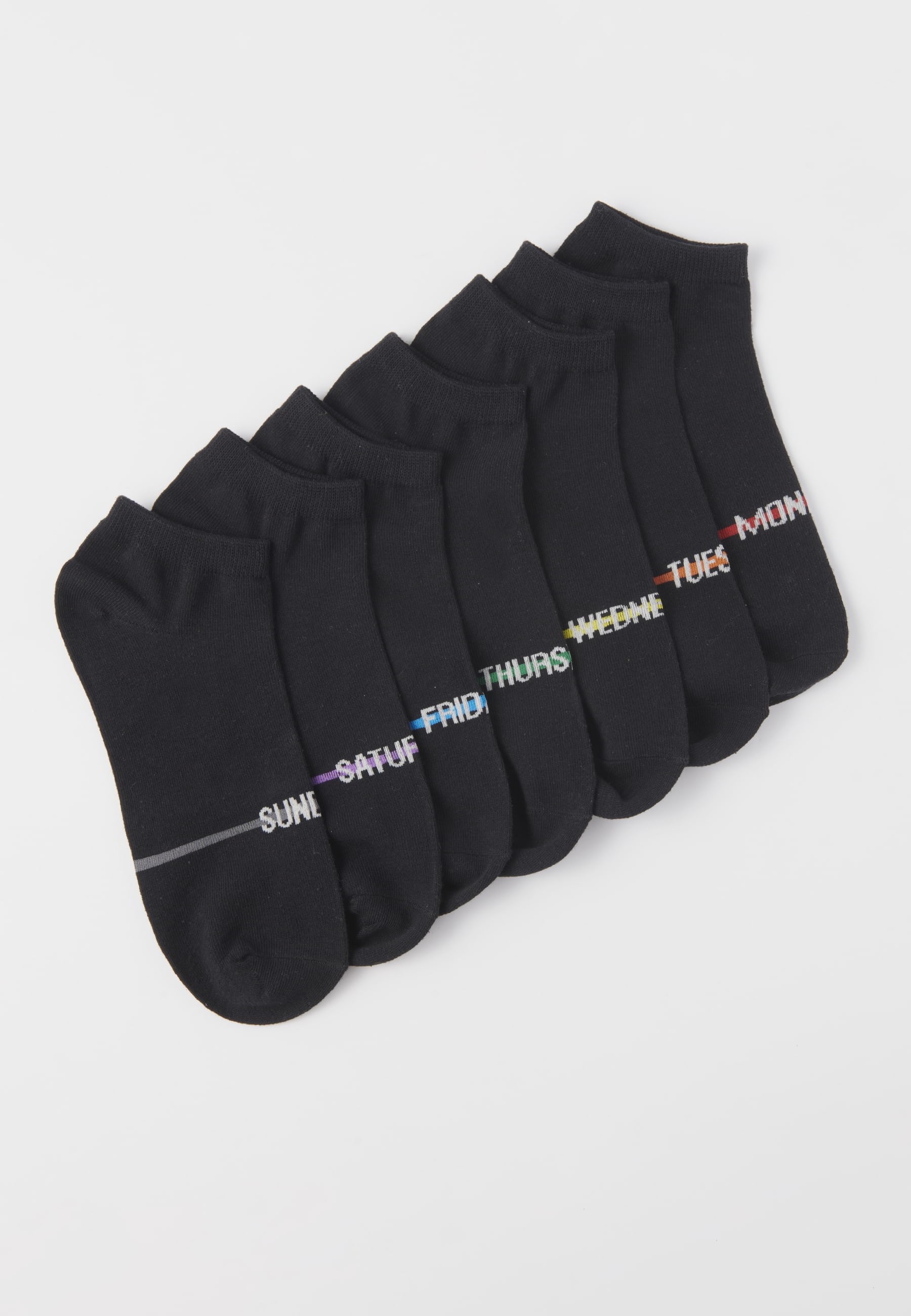 Packung mit sieben Socken, eine für jeden Wochentag, verschiedene Farben für Herren