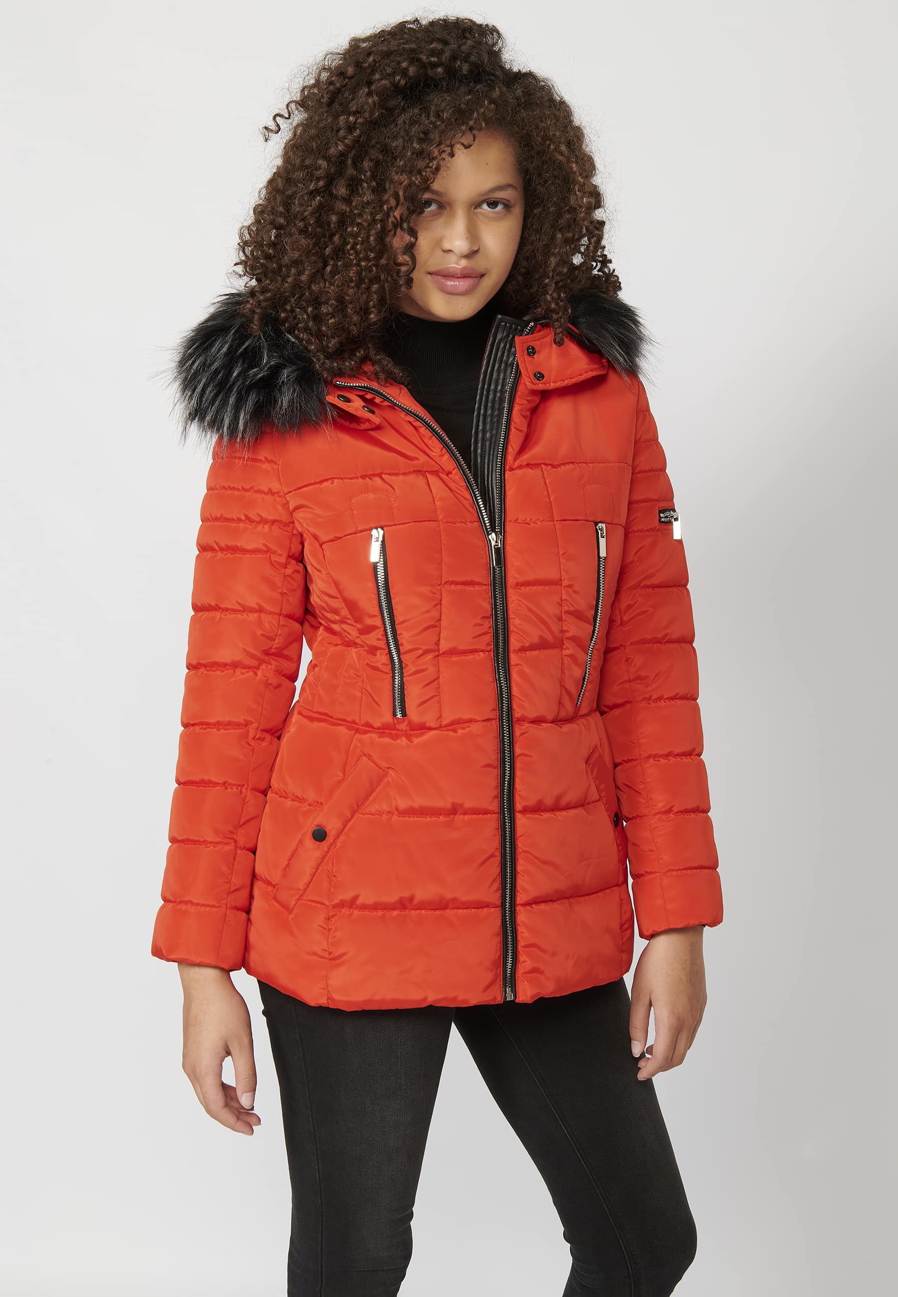 Abrigo acolchado de manga larga con capucha de pelo sintético desmontable color rojo para mujer | Moda Actual