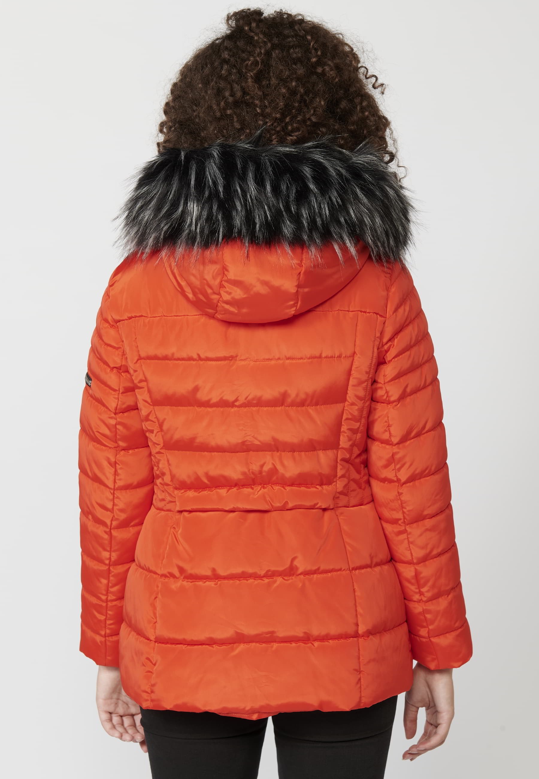 Abrigo acolchado de manga larga con capucha de pelo sintético desmontable color rojo para mujer | Moda Actual