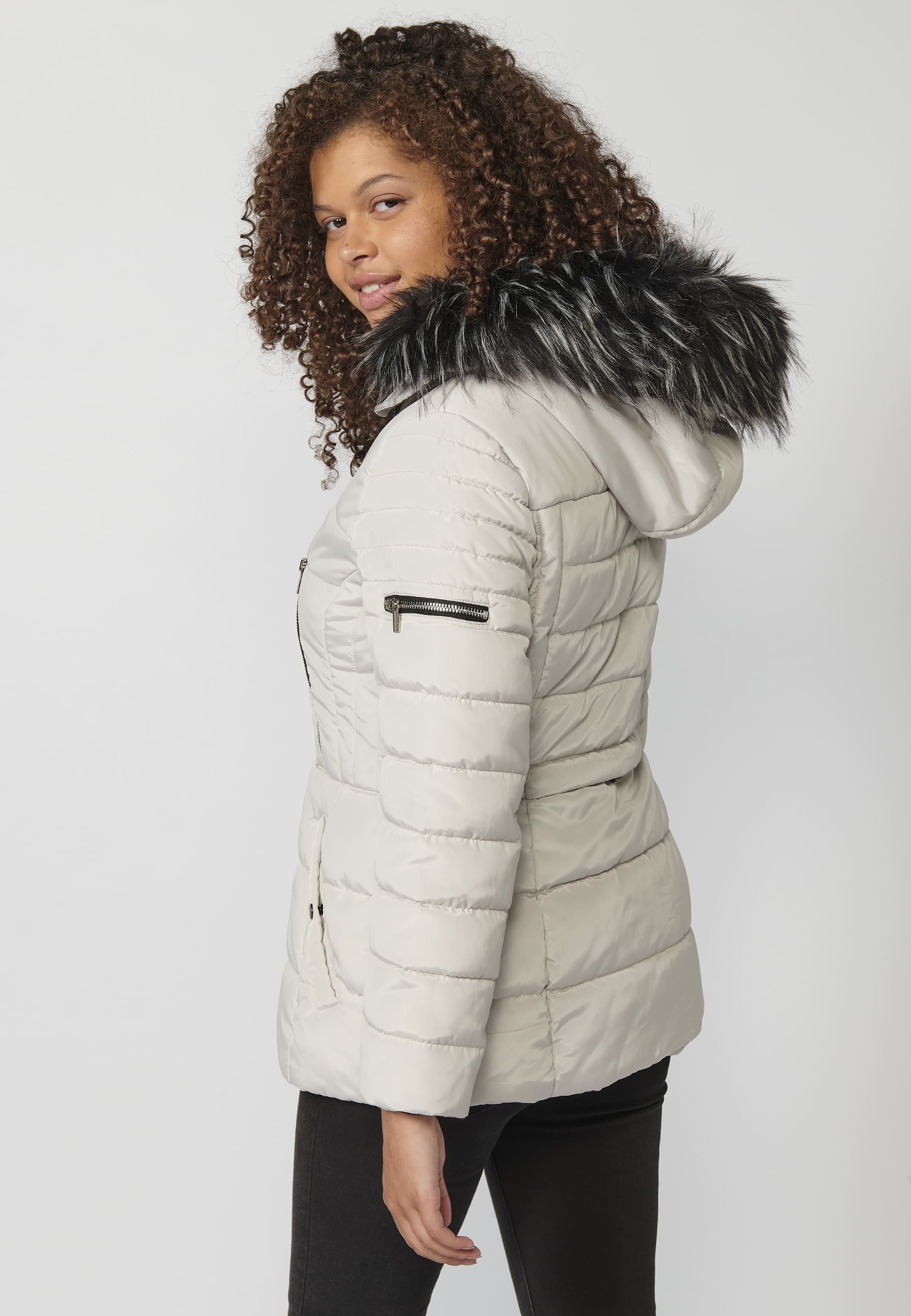 Abrigo acolchado de manga larga con capucha de pelo sintético desmontable color gris para mujer | Moda Actual