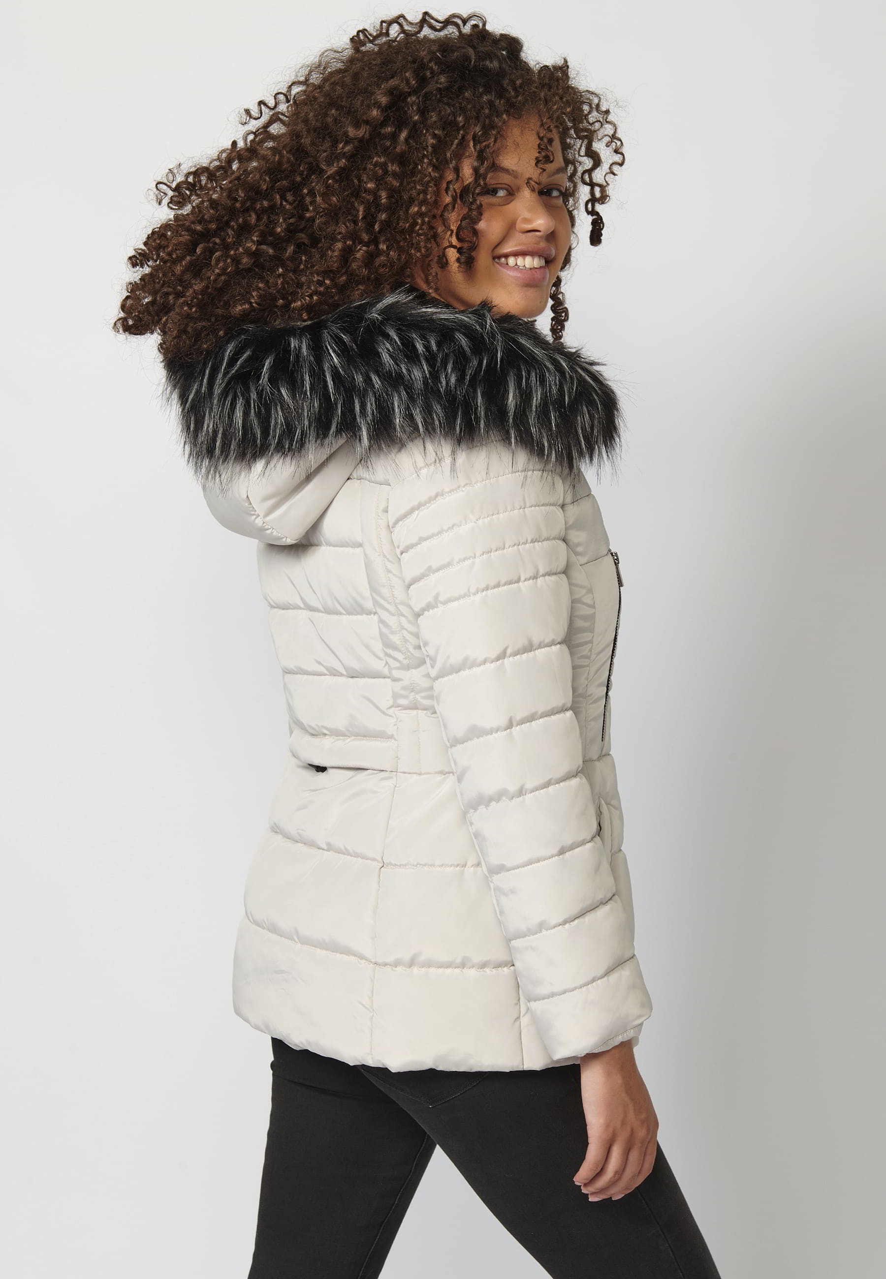 Abrigo acolchado de manga larga con capucha de pelo sintético desmontable color gris para mujer | Moda Actual