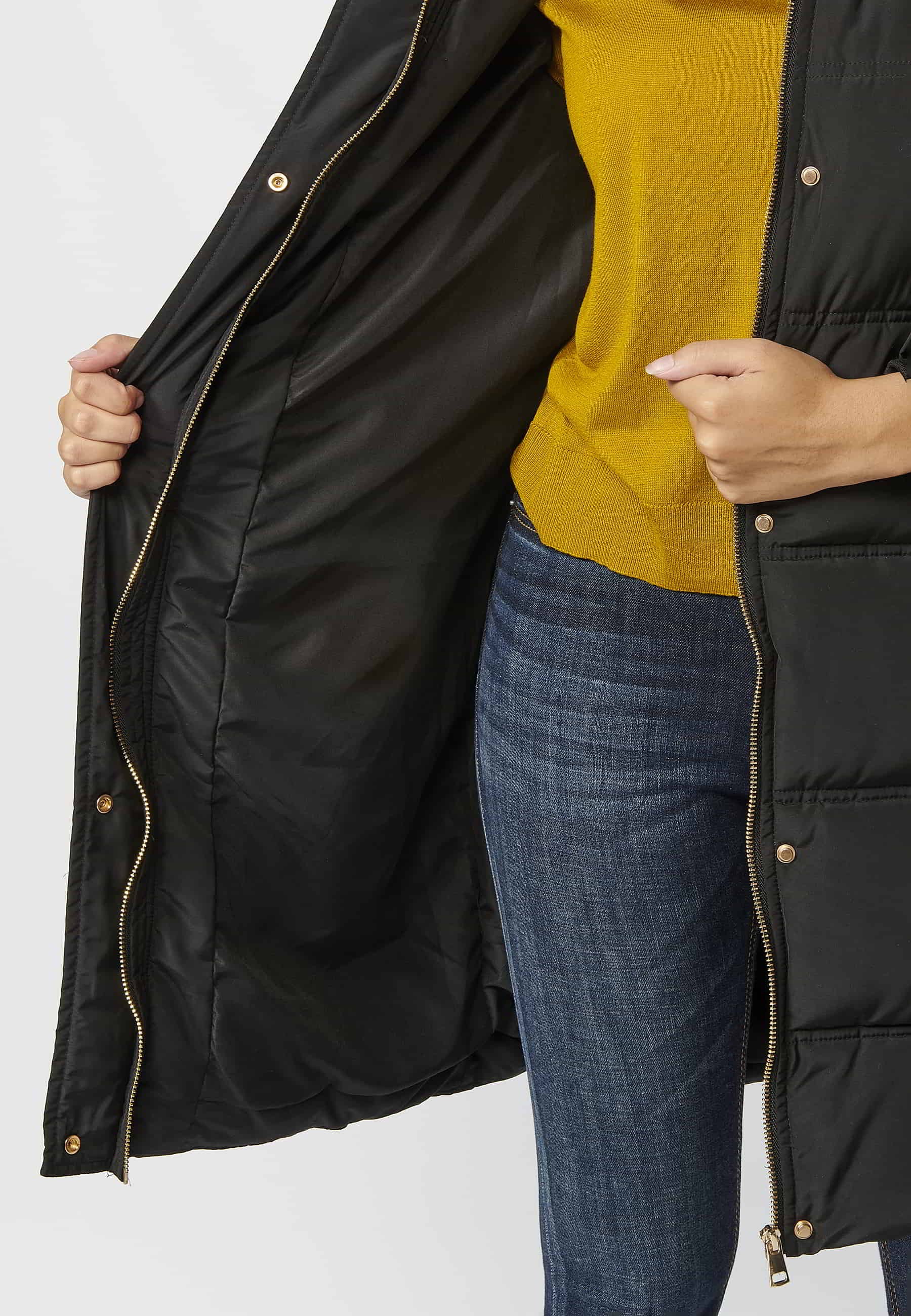 Abrigo parka larga acolchada con cuello ajustable con cordón color negro para mujer | Moda Actual