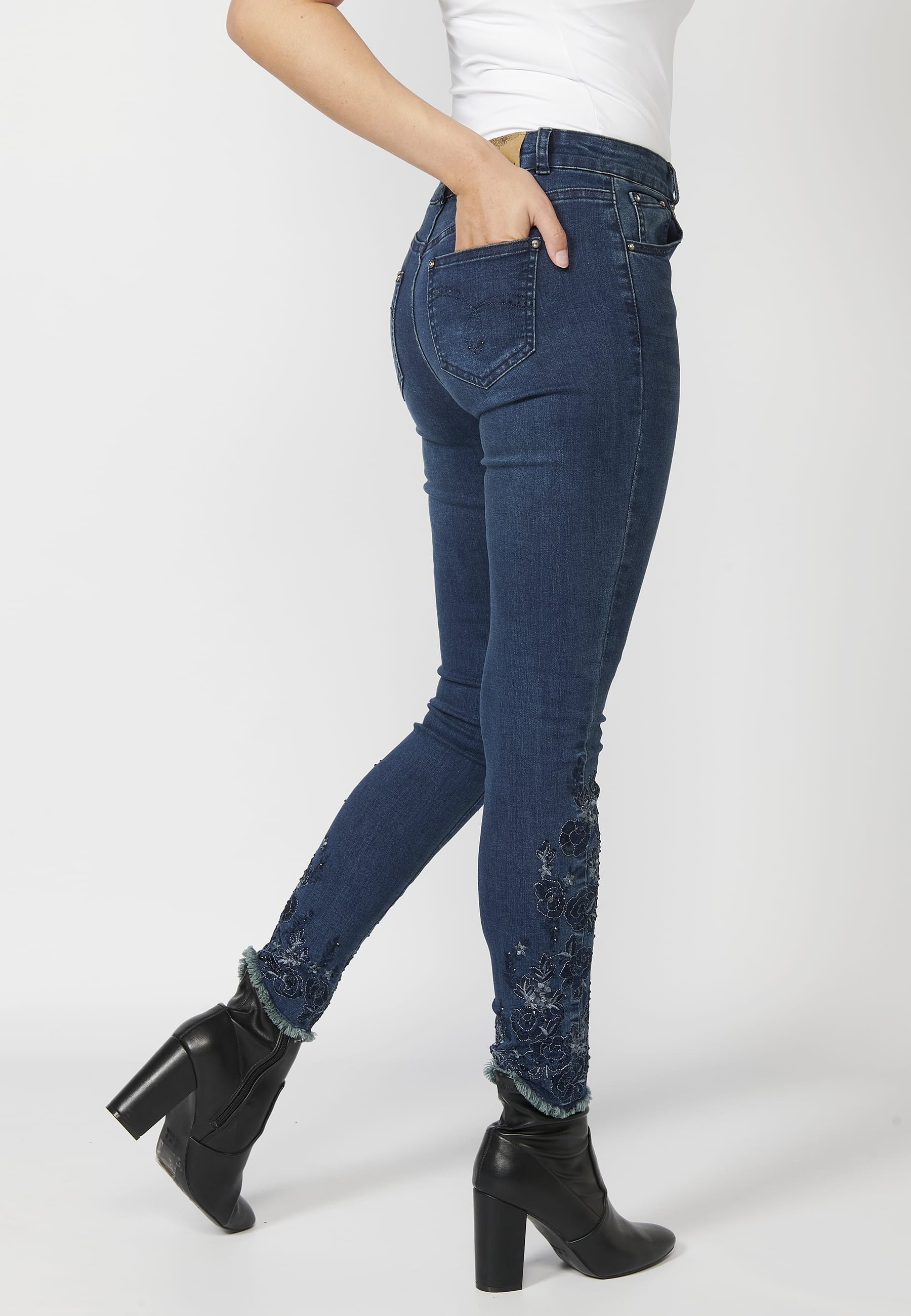 Pantalons llargs denim amb detalls a les butxaques color Blau Fosc per a Dona