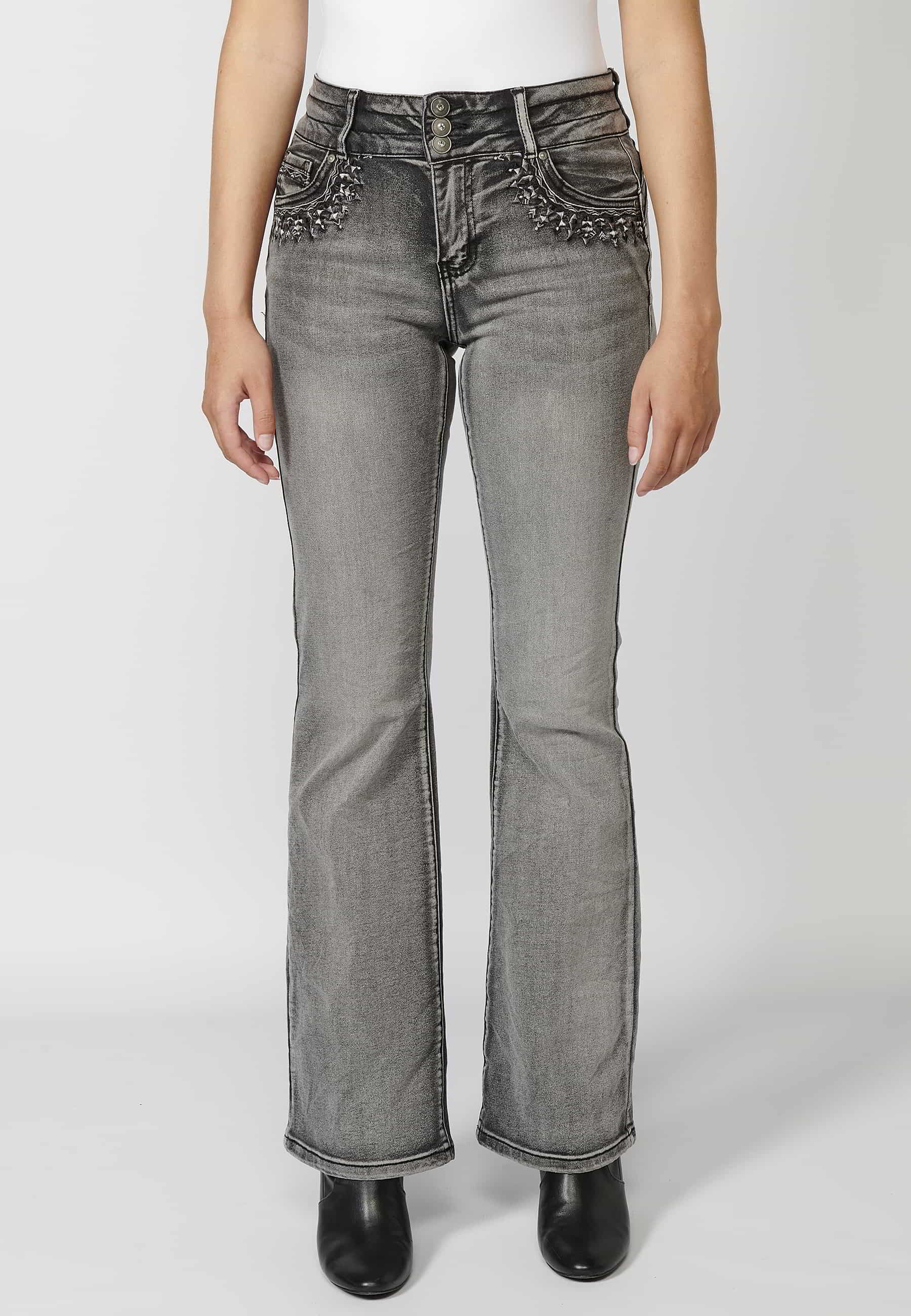 Pantalons llargs denim acampanats amb detalls brodats a les butxaques color Denim Gris per a Dona