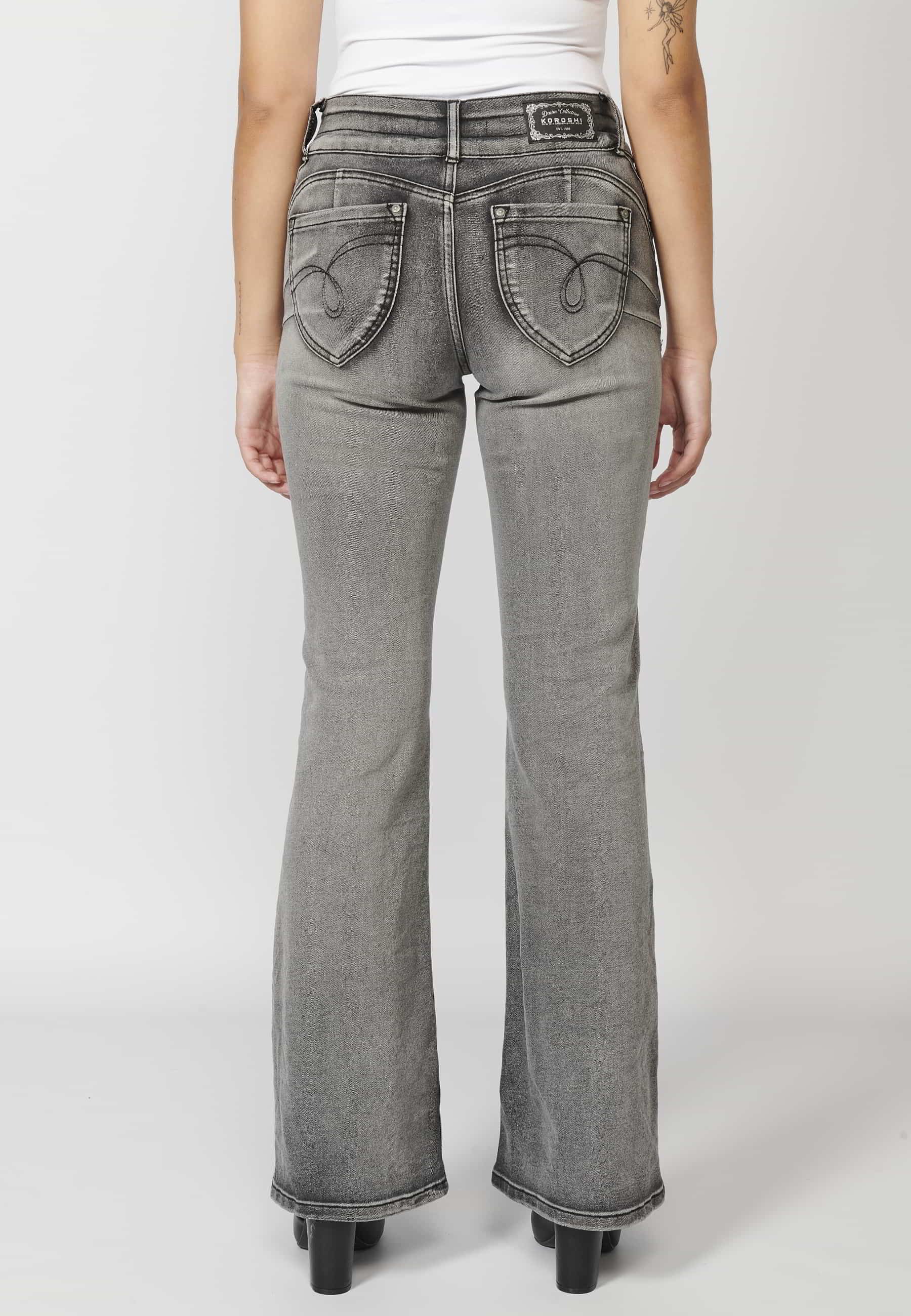Pantalons llargs denim acampanats amb detalls brodats a les butxaques color Denim Gris per a Dona