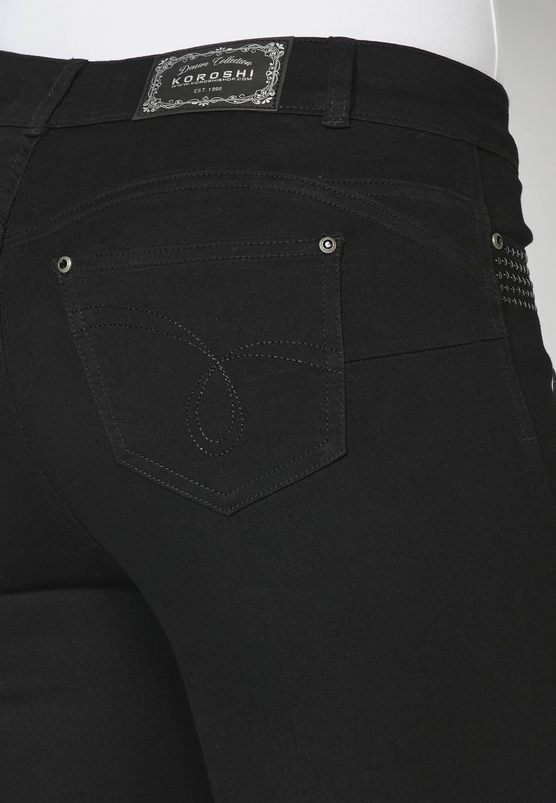 Pantalon long en jean slim avec détails de clous sur les poches de couleur Noir pour Femme