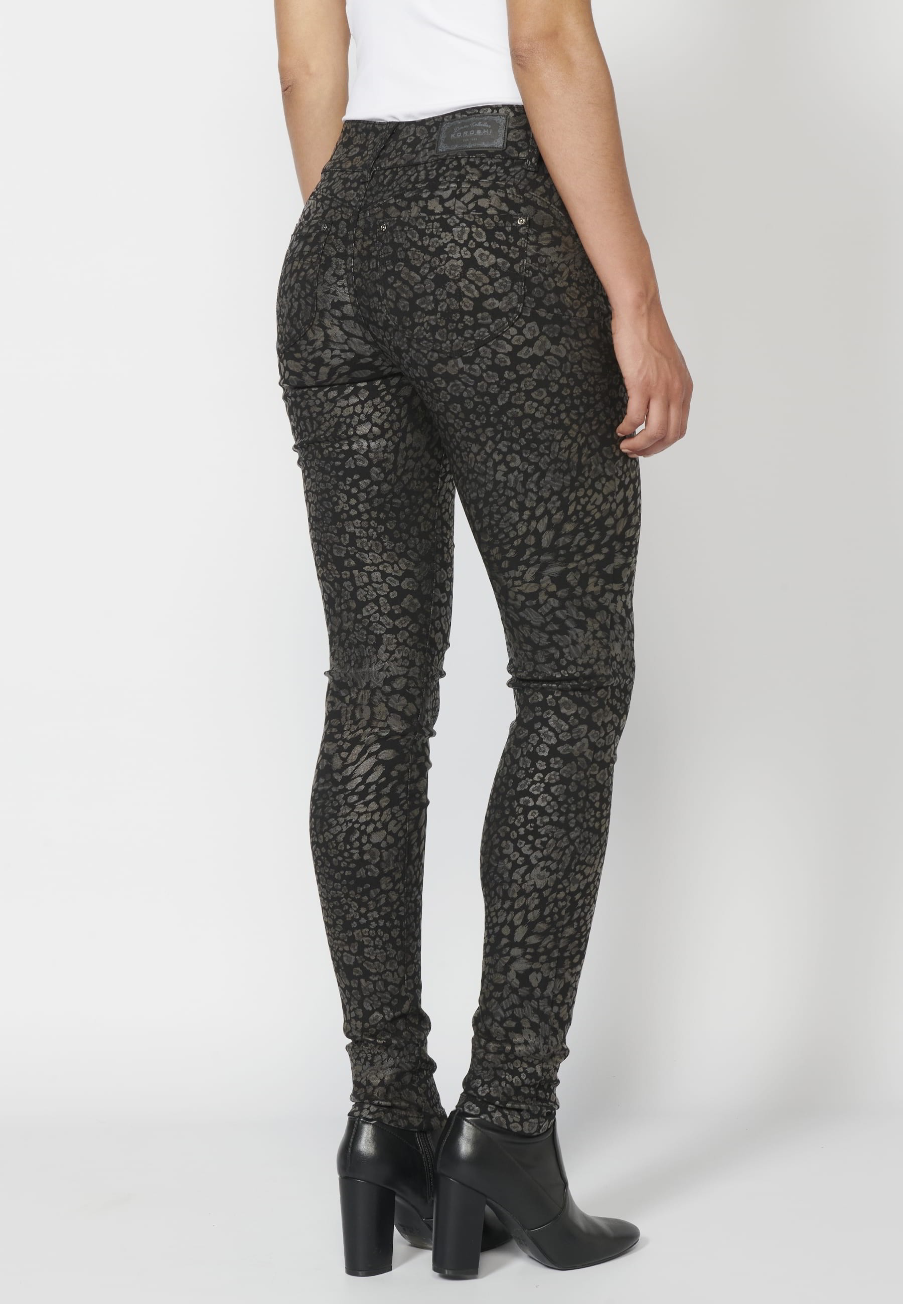 Schwarze lange Slim-Fit-Hose mit Animal-Print für Damen 6