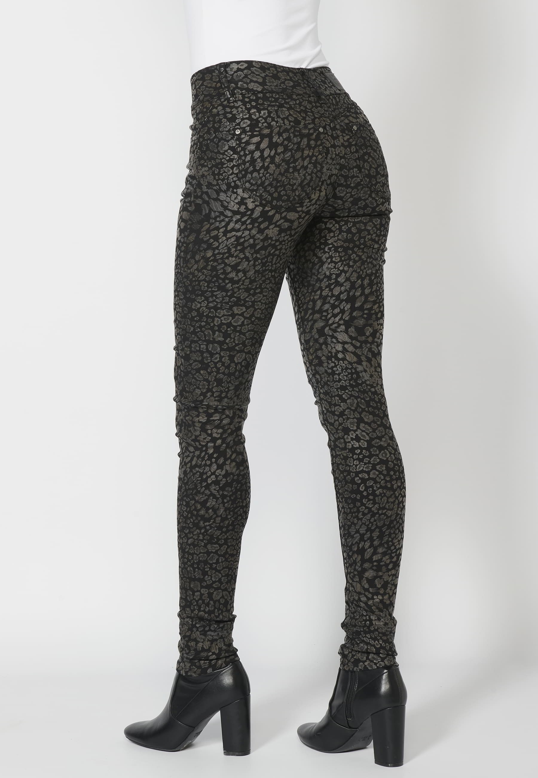 Schwarze lange Slim-Fit-Hose mit Animal-Print für Damen 7