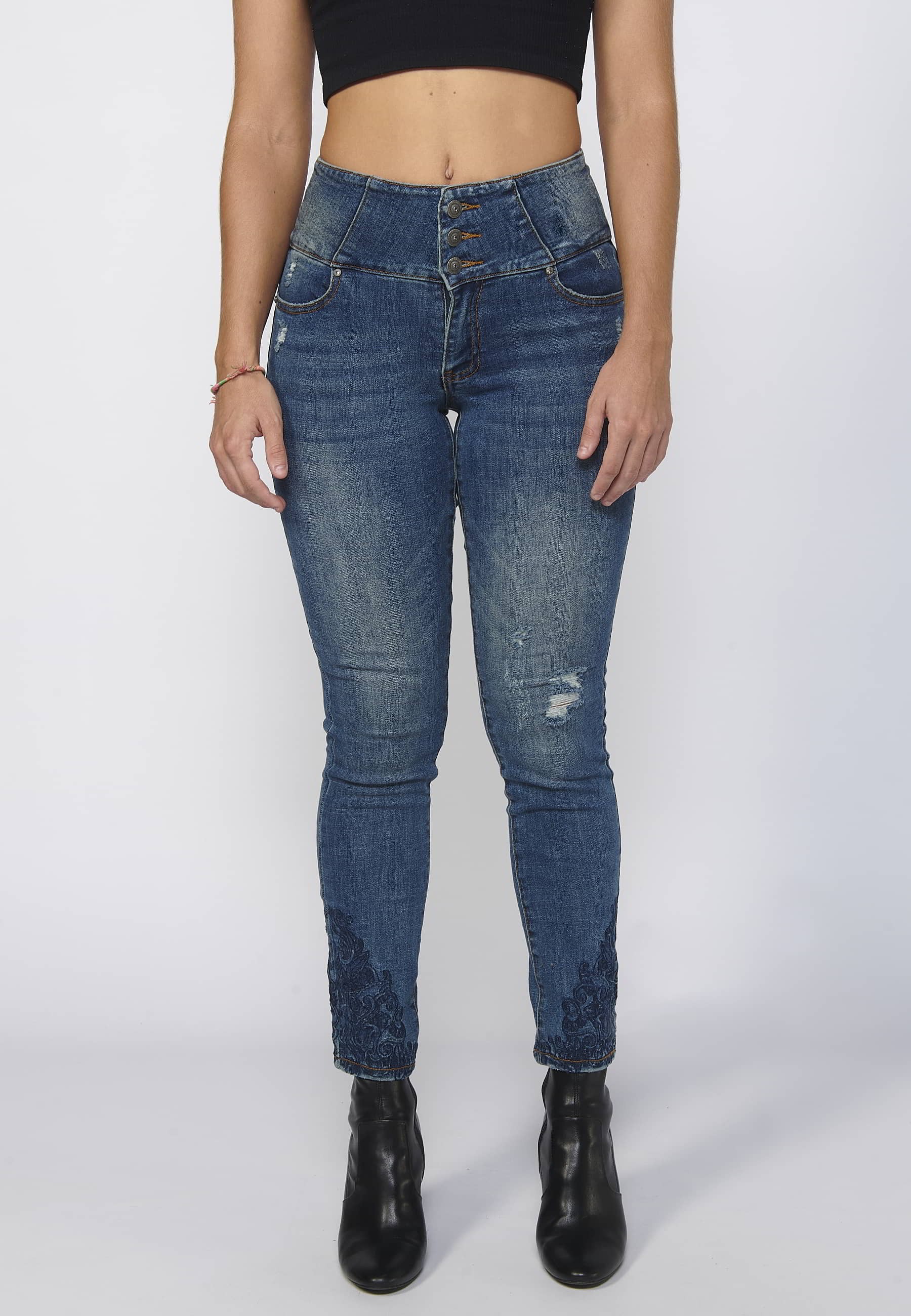 Lange, schmal geschnittene Jeanshose mit Schärpenbund und zerrissenen Details in Blau für Damen